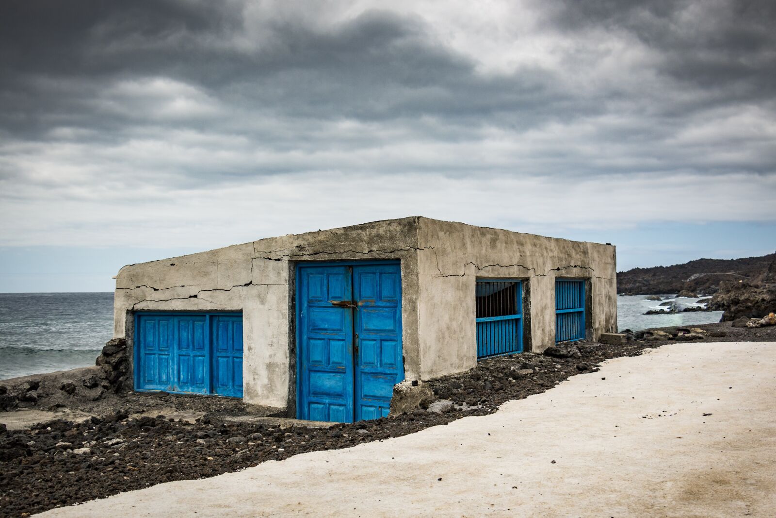 Canon EOS 70D sample photo. La palma, house, blue photography