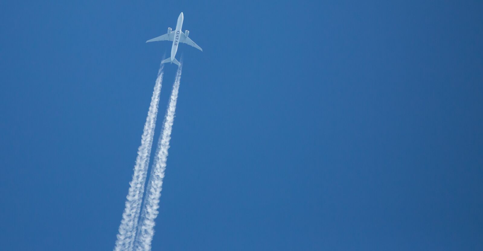 Canon EOS 5D Mark III + 150-600mm F5-6.3 DG OS HSM | Contemporary 015 sample photo. Contrails, airplane, blue sky photography
