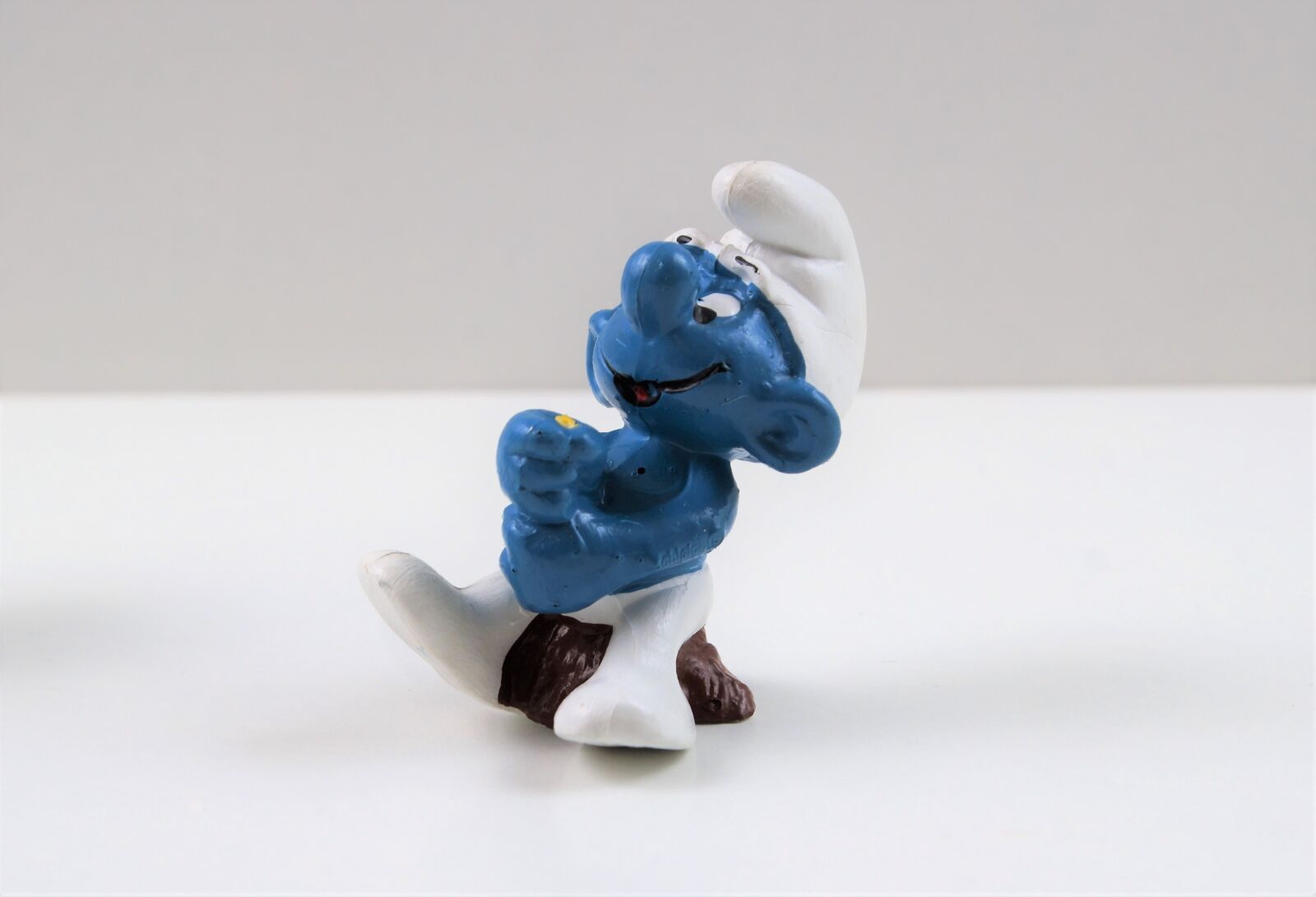Sony DT 18-70mm F3.5-5.6 sample photo. Smurf, smurfs, toboggan schlumpf photography