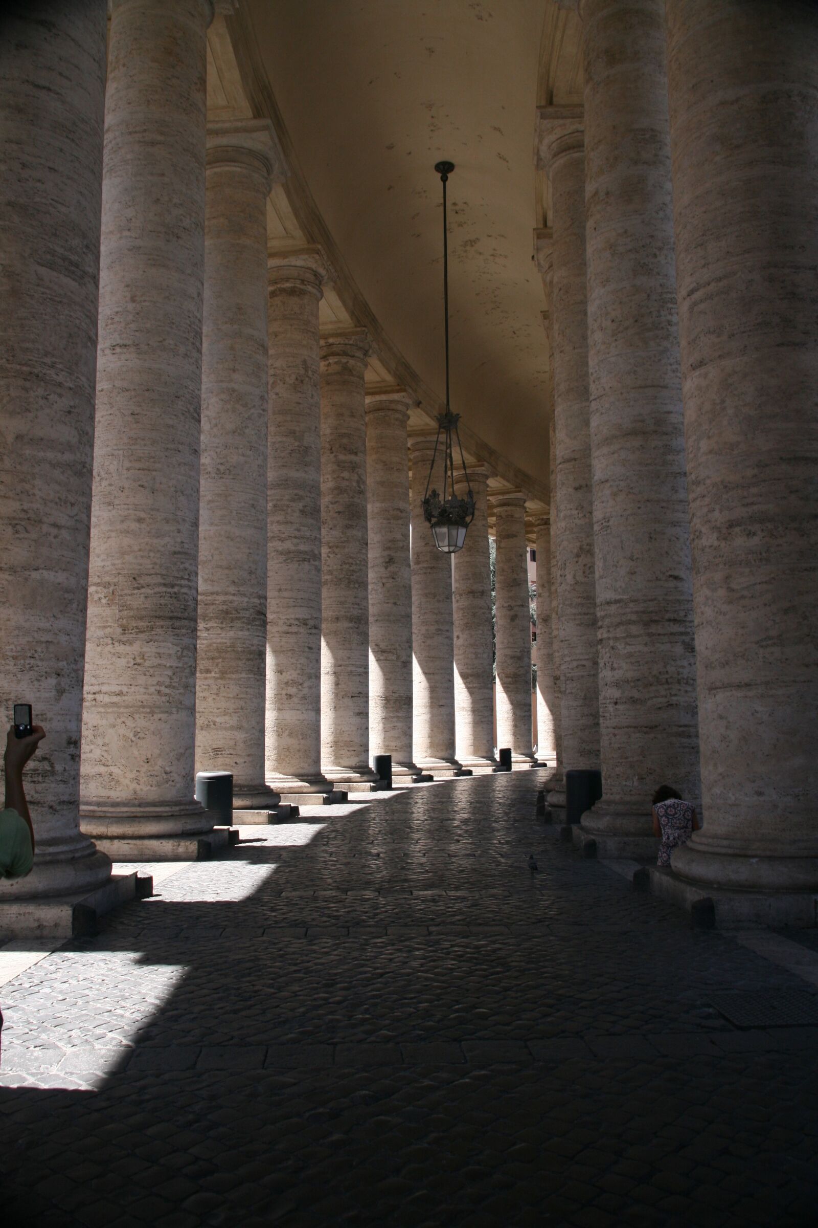 Canon EOS 400D (EOS Digital Rebel XTi / EOS Kiss Digital X) sample photo. Rome, colonnades, columnar photography