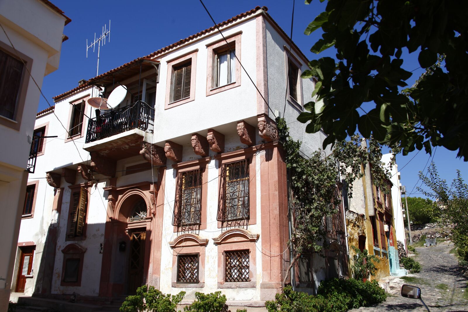 Canon EOS 5D Mark II sample photo. Home, holiday, architecture photography