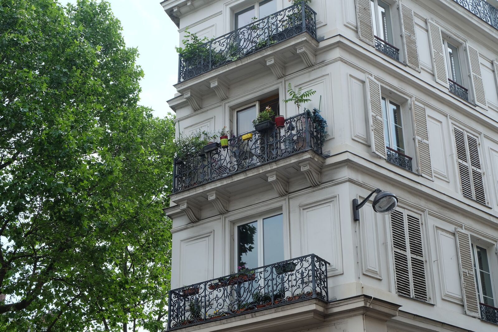 Fujifilm X-A2 + Fujifilm XC 16-50mm F3.5-5.6 OIS II sample photo. Apartment, french architecture, building photography