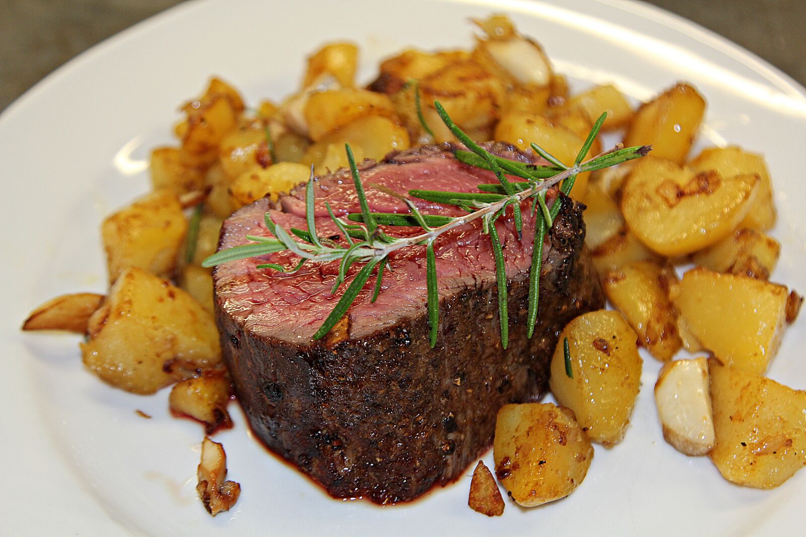 Canon EOS 60D + Canon EF 24-105mm F4L IS USM sample photo. Steak, fillet steak, benefit photography