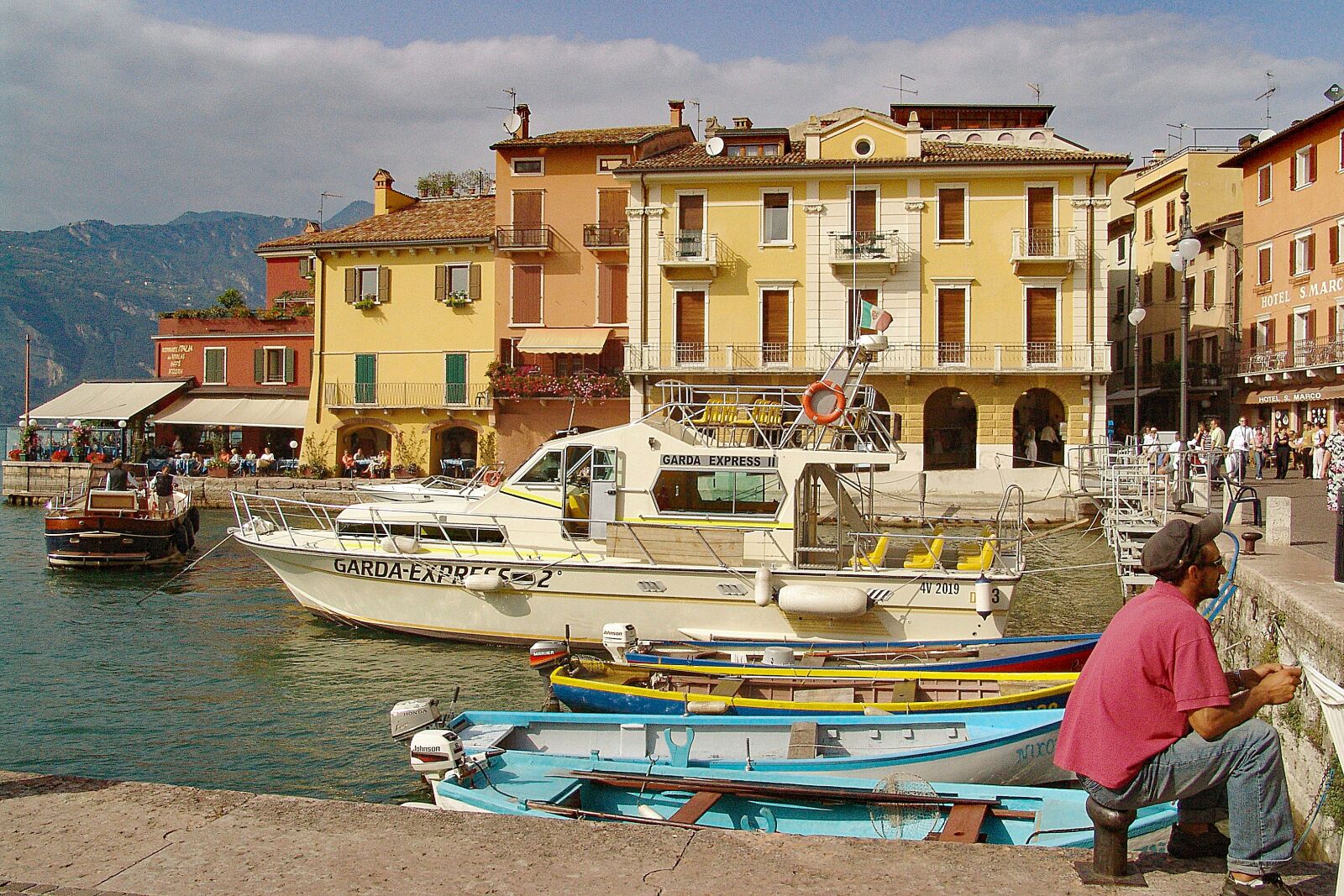 Sony DSC-F828 sample photo. Italy, port, boats photography