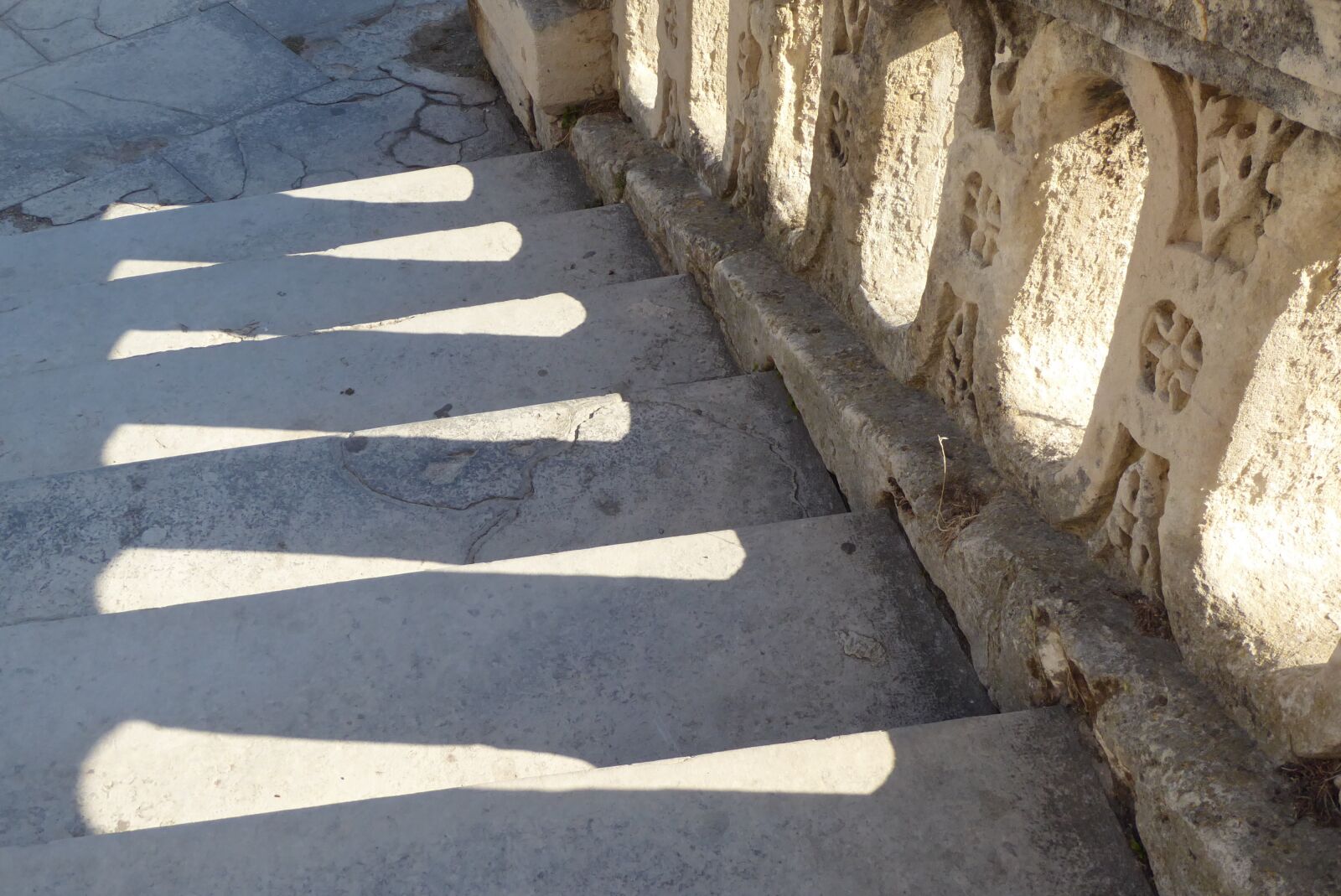 Panasonic Lumix DMC-ZS50 (Lumix DMC-TZ70) sample photo. Trap, repetition, shadow photography