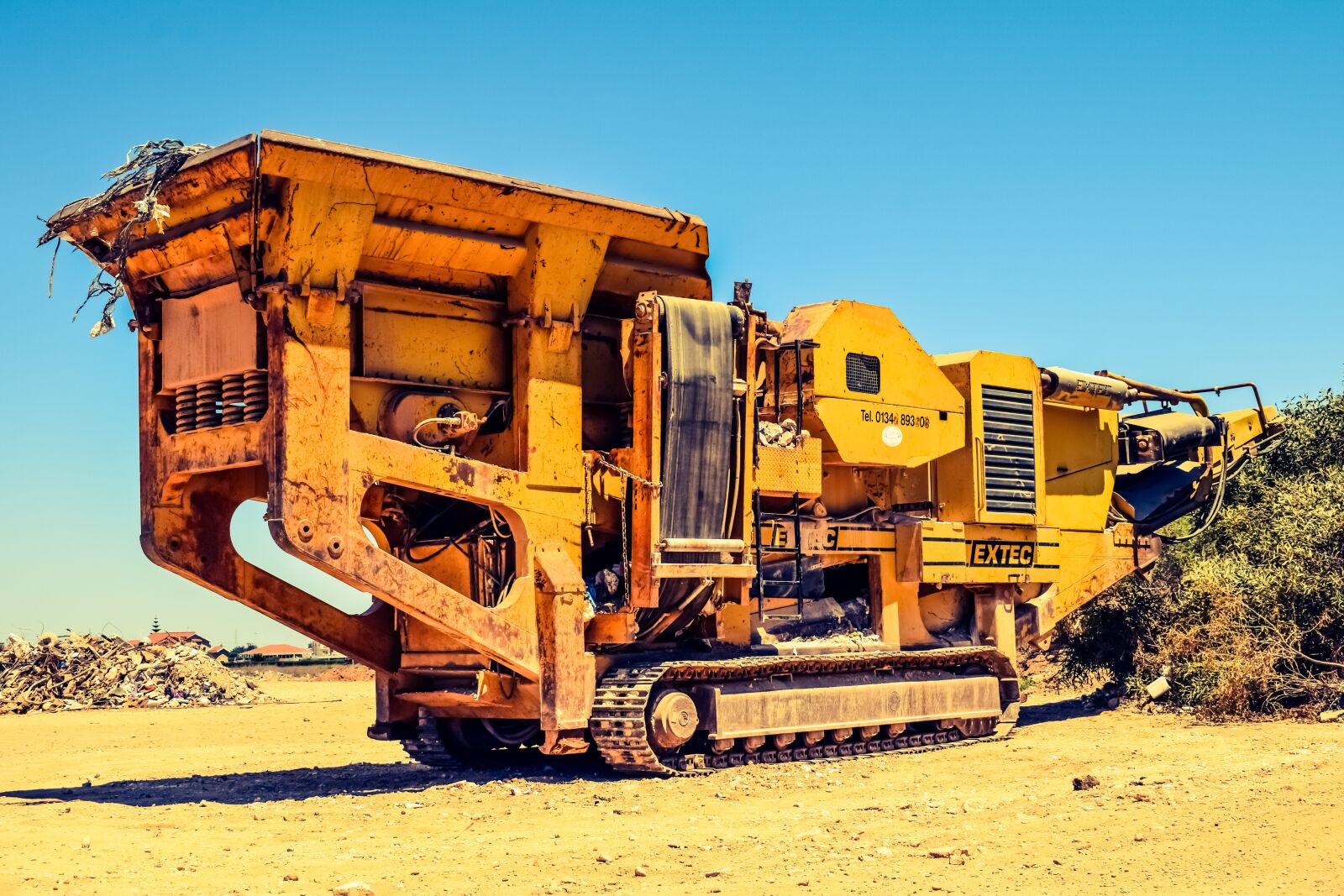 Nikon D3300 sample photo. Crusher, heavy machine, yellow photography
