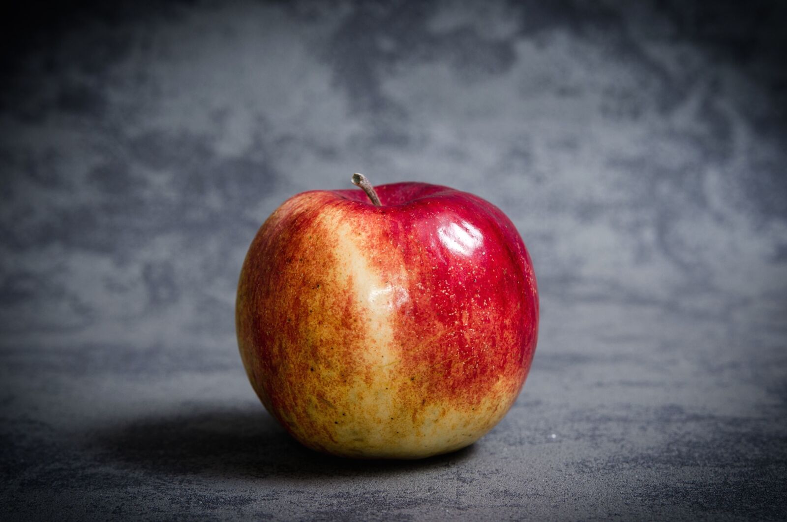 Nikon D5100 sample photo. Apple, fruit, organic, nutrition photography