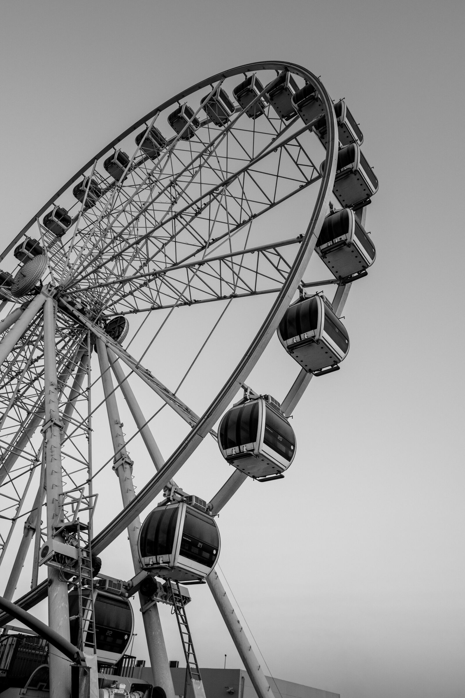 Fujifilm X-T2 + Fujifilm XF 16mm F1.4 R WR sample photo. Dubai, orient, frame photography