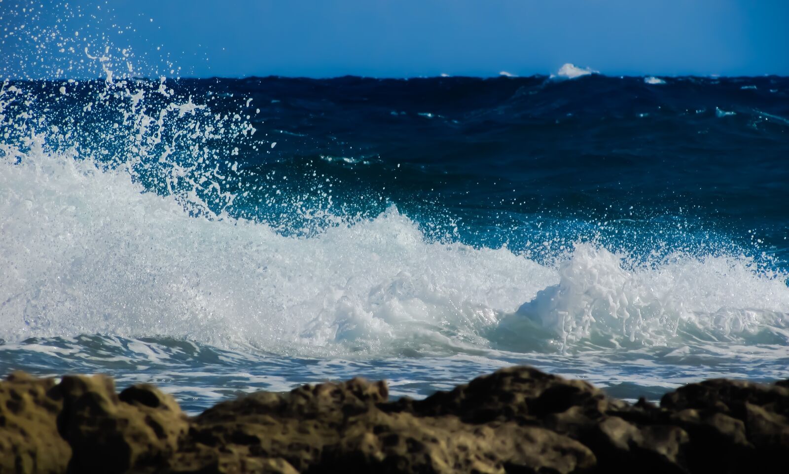 Canon PowerShot SX400 IS sample photo. Wave, smashing, sea photography