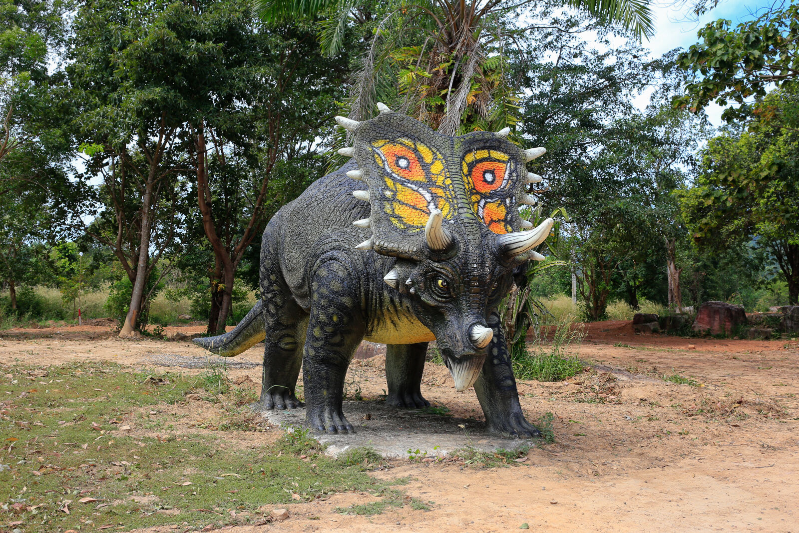 Canon EF 40mm F2.8 STM sample photo. Dinosaur, garden, dinosaur, model photography