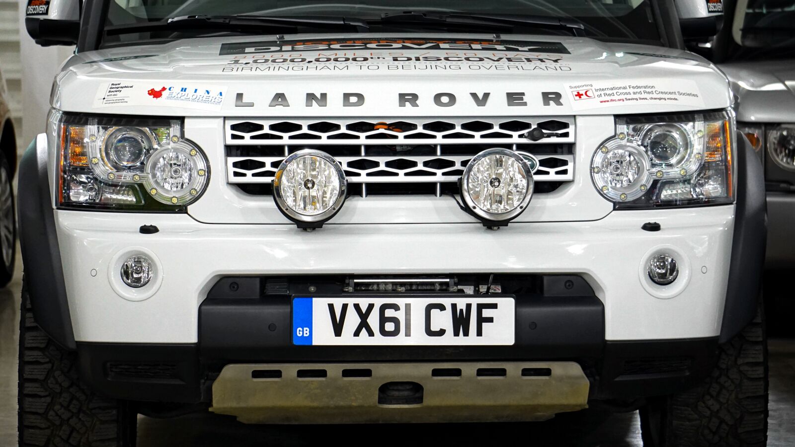 Sony E 55-210mm F4.5-6.3 OSS sample photo. Car, ranger rover, automobile photography