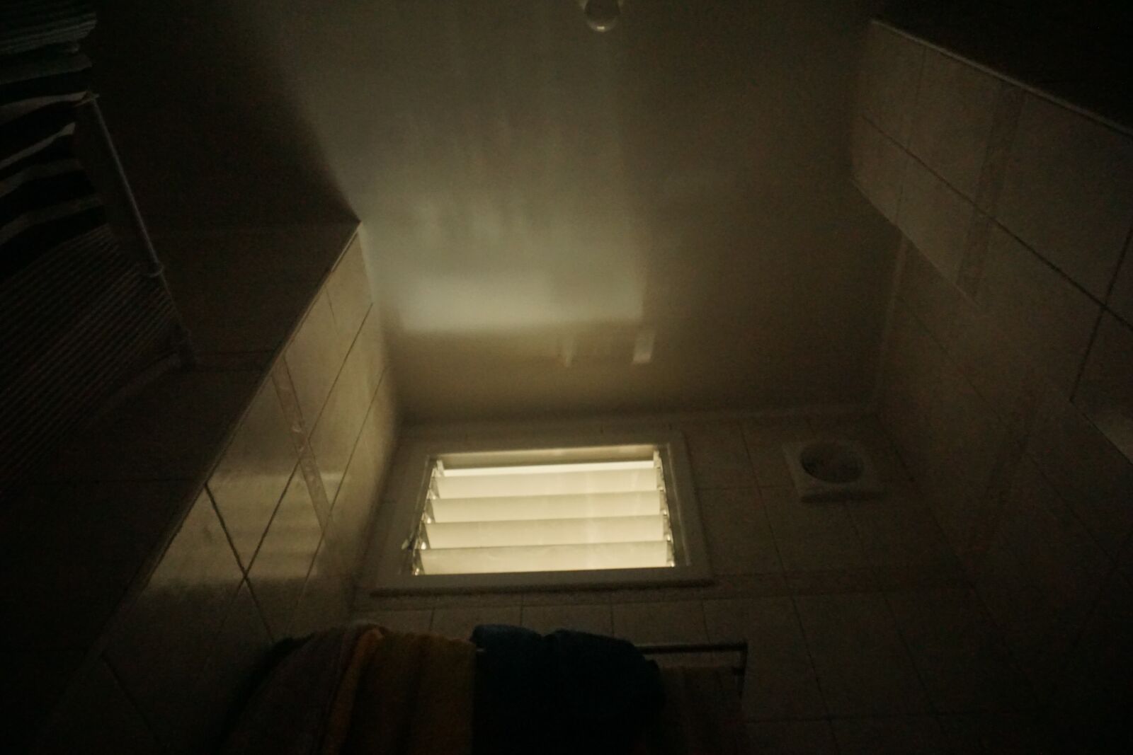 Sony a6000 sample photo. Window, light, bathroom photography