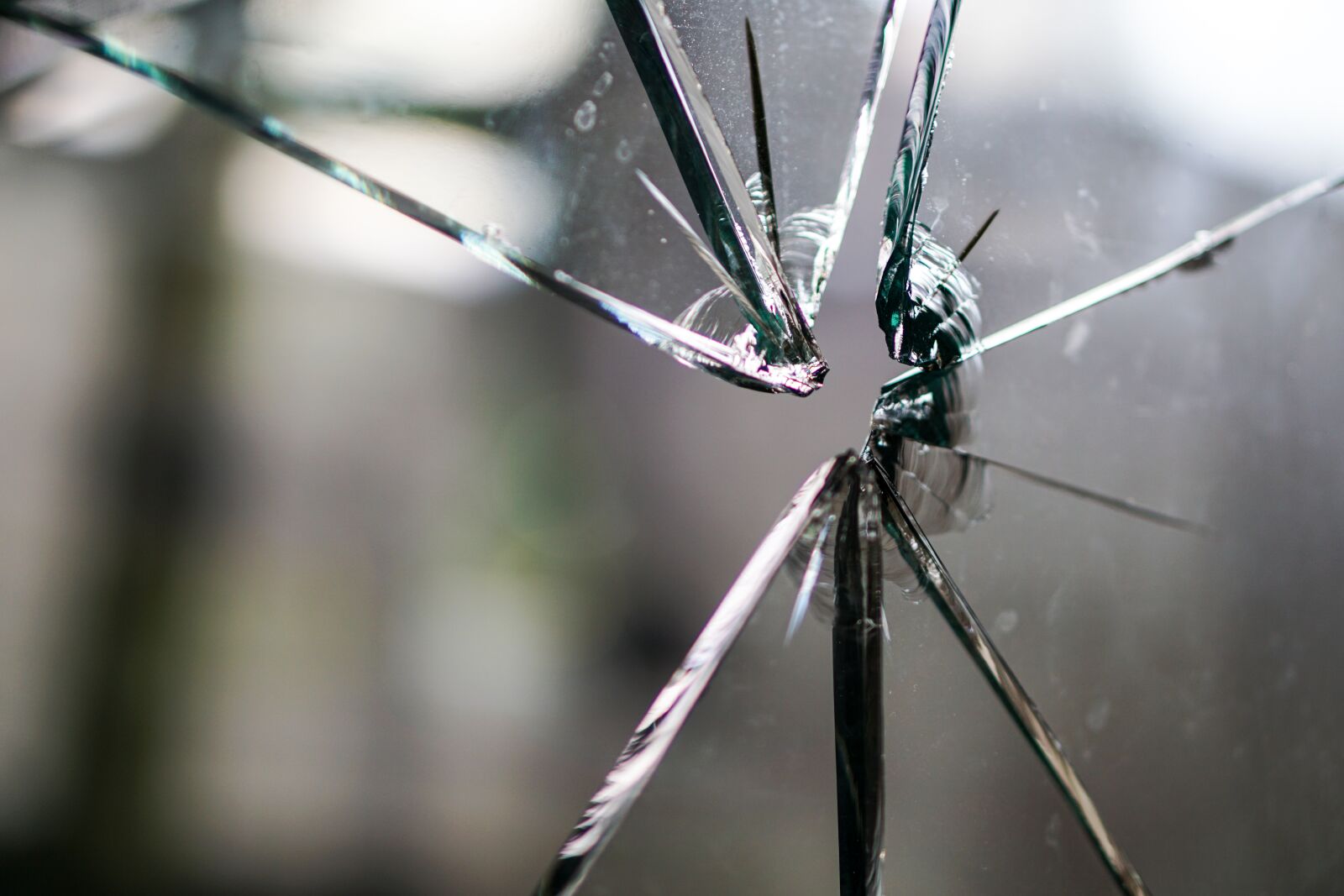 E 50mm F1.8 OSS sample photo. Glass, broken, fragmented photography