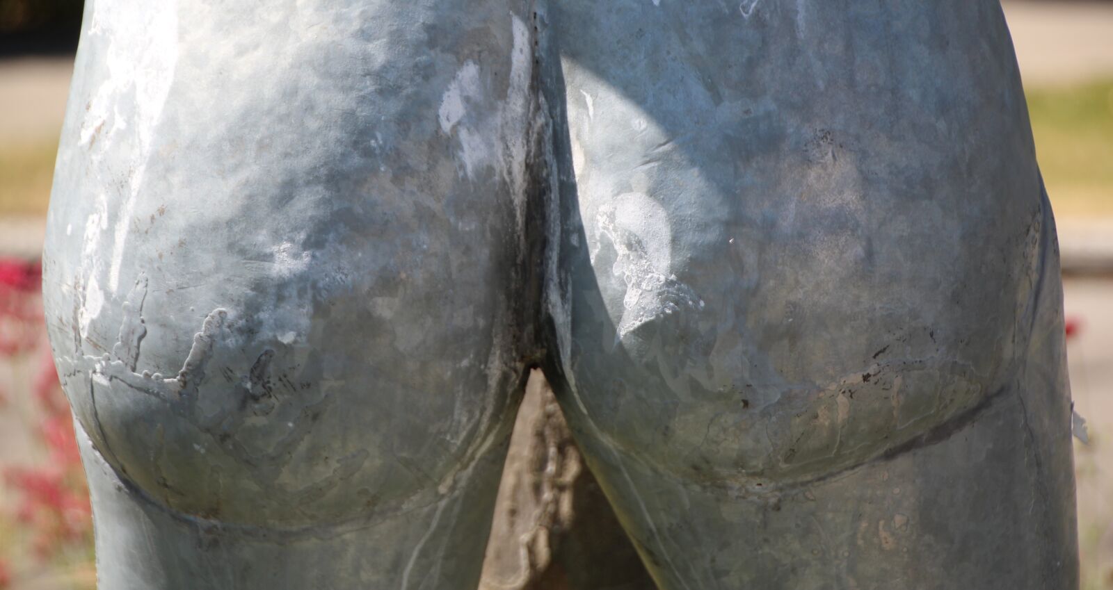 Canon EOS 1200D (EOS Rebel T5 / EOS Kiss X70 / EOS Hi) sample photo. Back, metal, sculpture photography