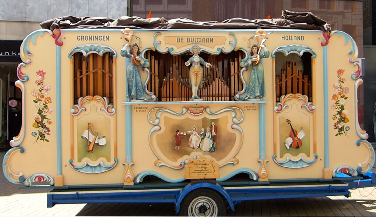 Panasonic Lumix DMC-FZ150 sample photo. Street organ, front side photography