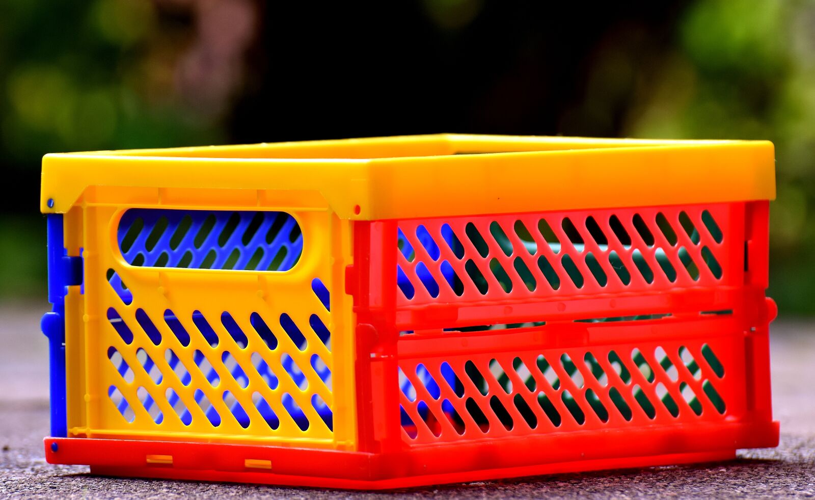 Nikon D7200 sample photo. Shopping basket, colorful, color photography