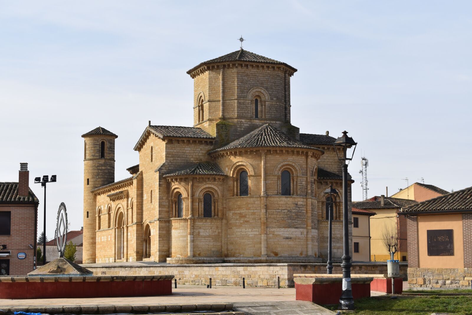 Nikon D5600 sample photo. Romanesque, frómista, church photography