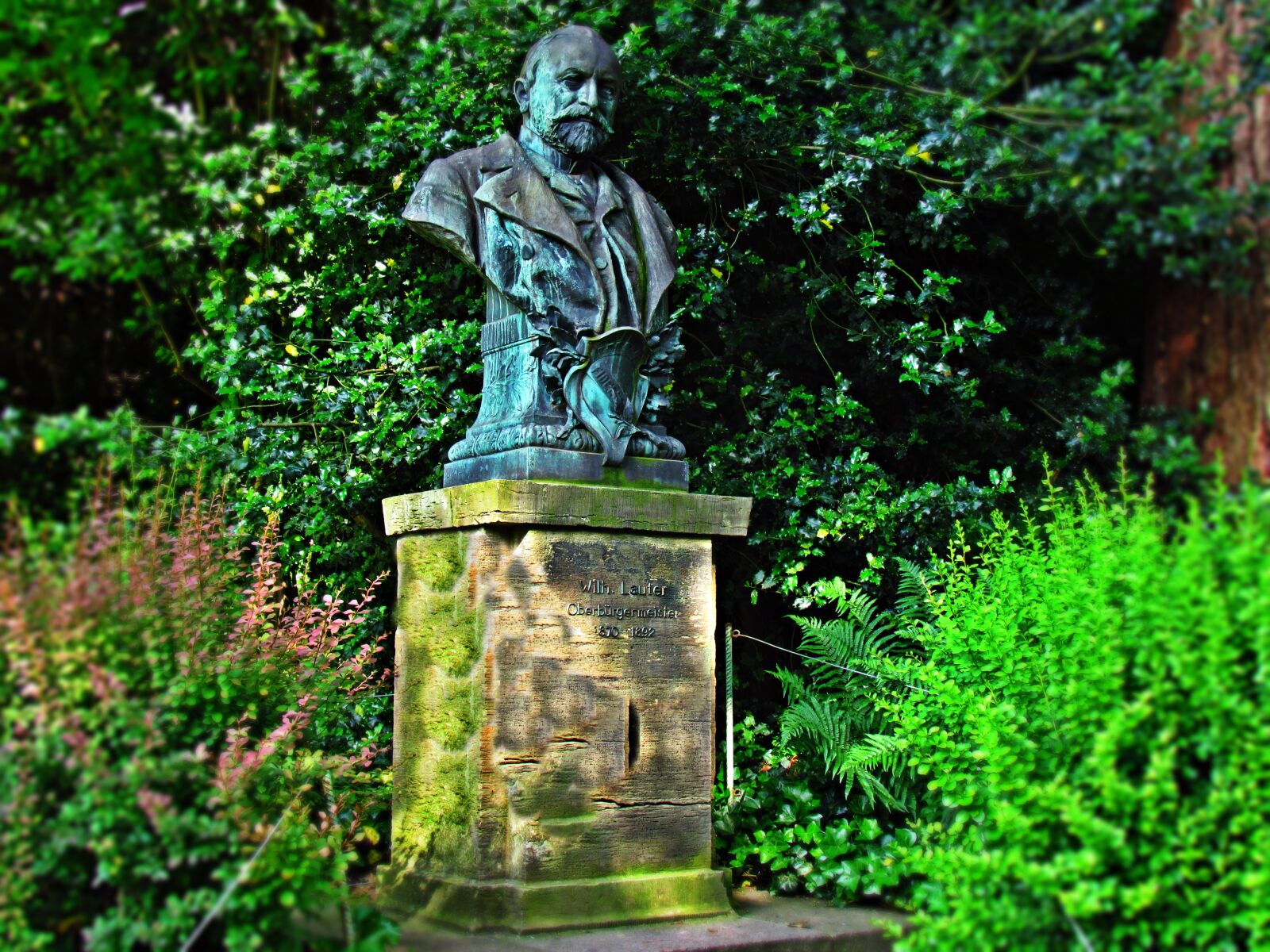 Canon PowerShot SX30 IS sample photo. Bust, monument, figure photography