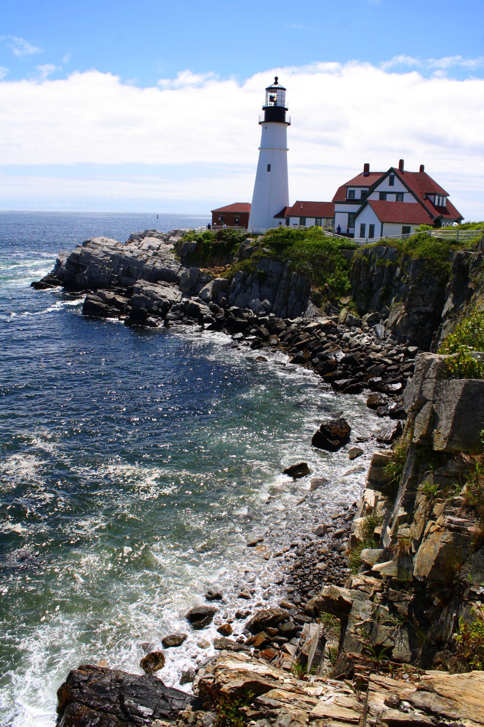Canon EOS 1000D (EOS Digital Rebel XS / EOS Kiss F) sample photo. Maine, lighthouse, shoreline photography