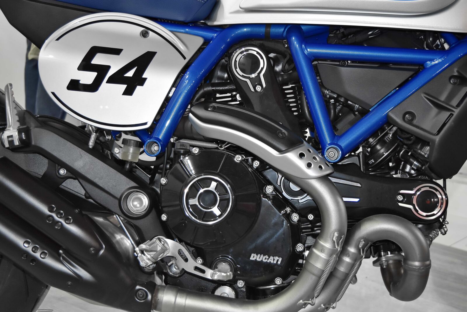 Nikon D5500 sample photo. Motorcycle, seat, drive, engine photography