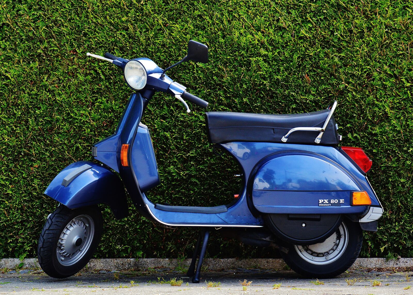 Nikon D3200 sample photo. Vespa, roller, motor scooter photography