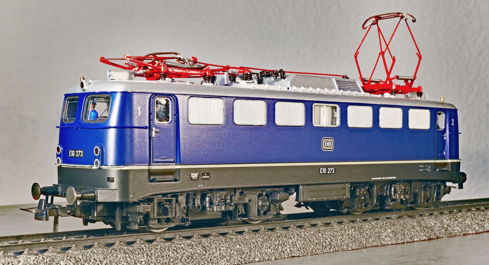 Panasonic Lumix DMC-GH3 sample photo. Electric locomotive, model, scale photography
