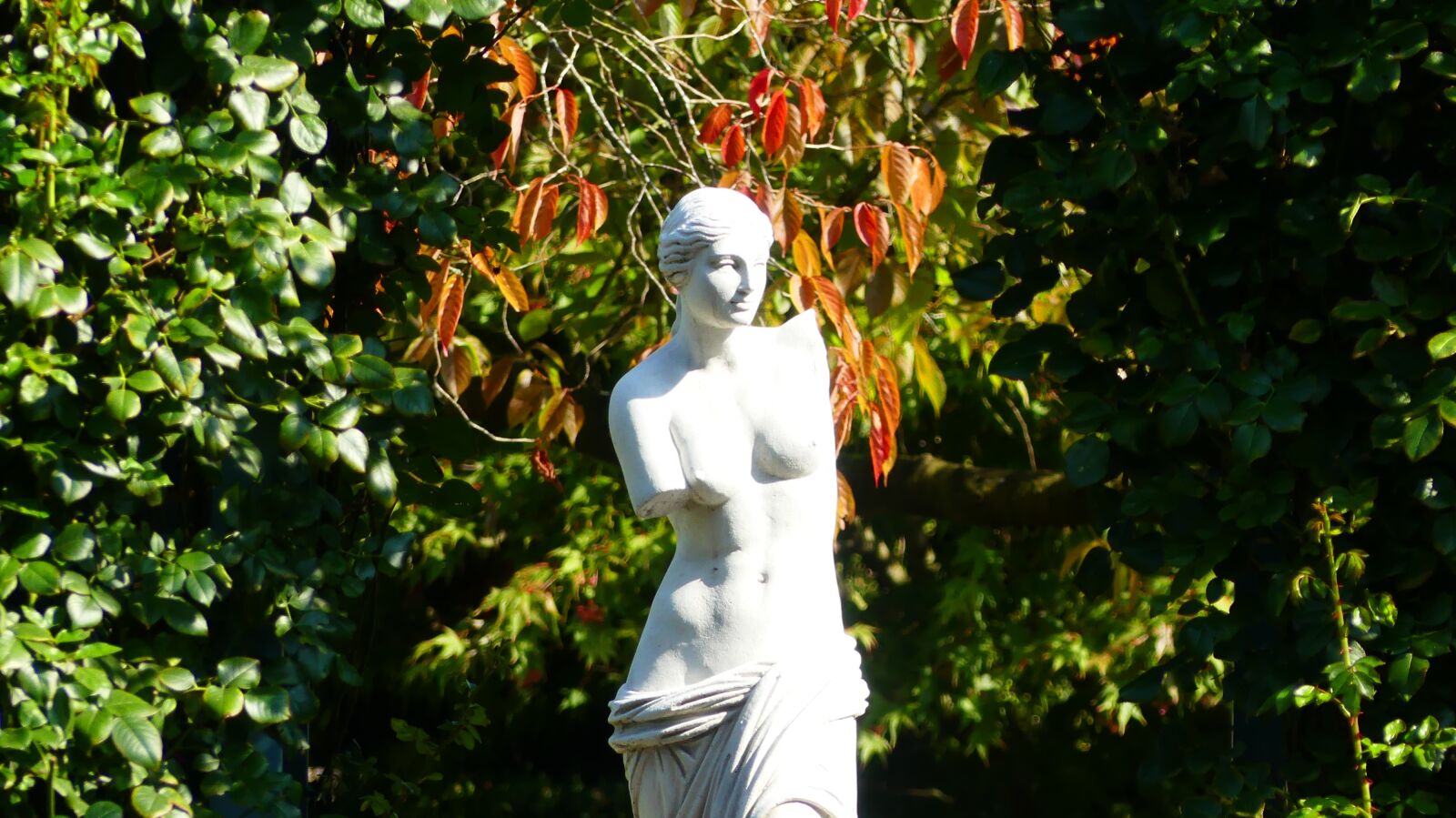Panasonic Lumix DMC-FZ300 sample photo. Sculpture, woman, statue photography
