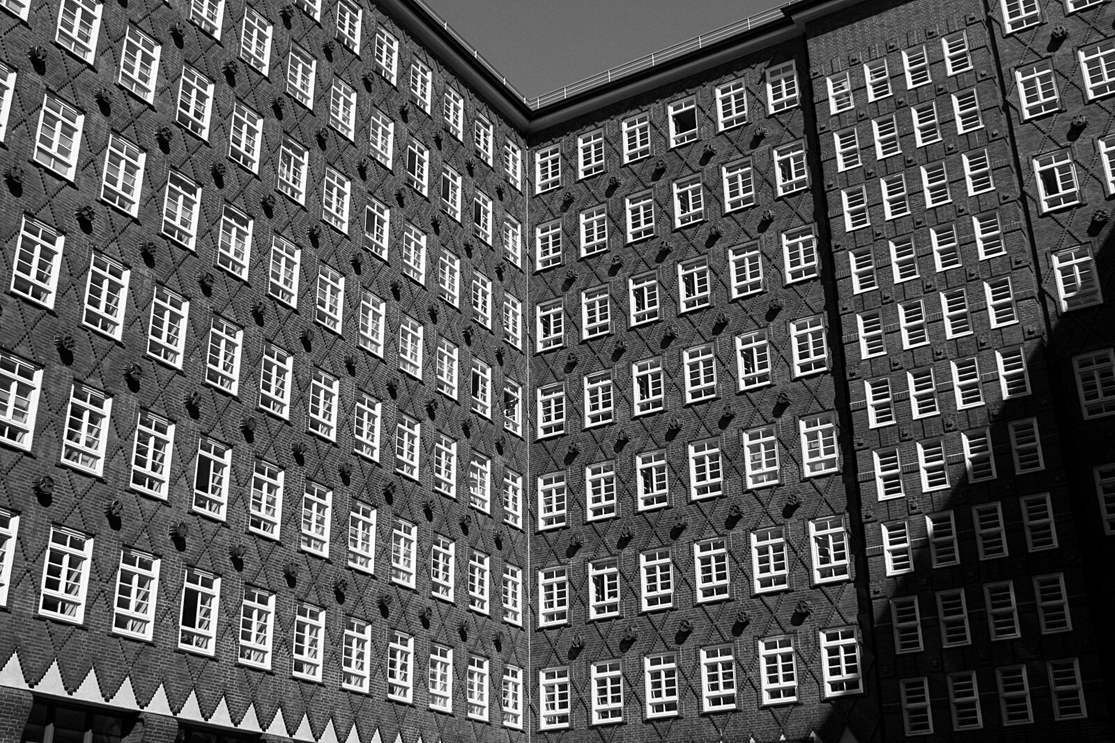 Canon EOS 450D (EOS Rebel XSi / EOS Kiss X2) sample photo. Hamburg, chile-house, architecture photography