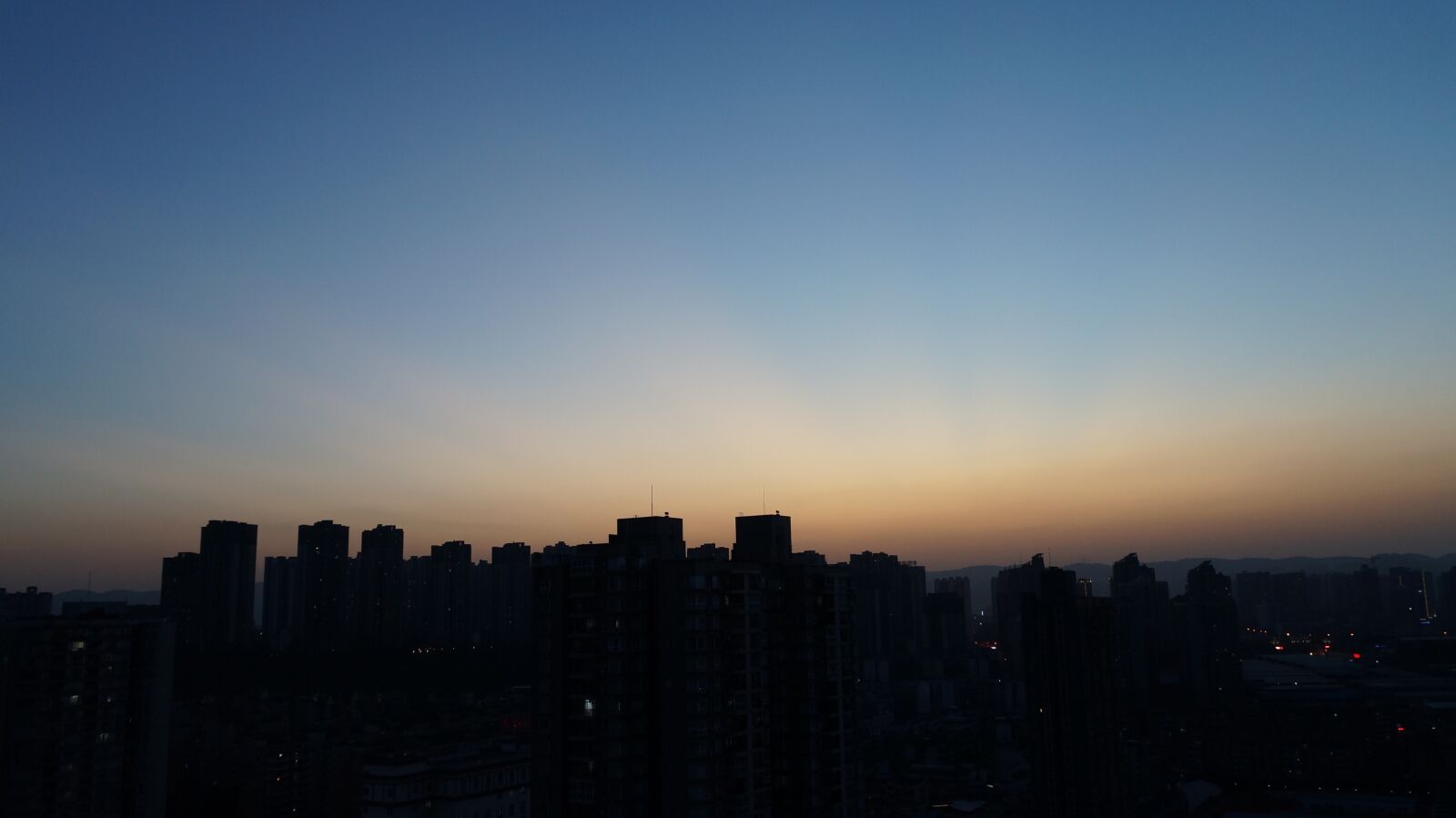 Sony Alpha NEX-F3 + Sony E 18-55mm F3.5-5.6 OSS sample photo. Sunset, afterglow, city photography