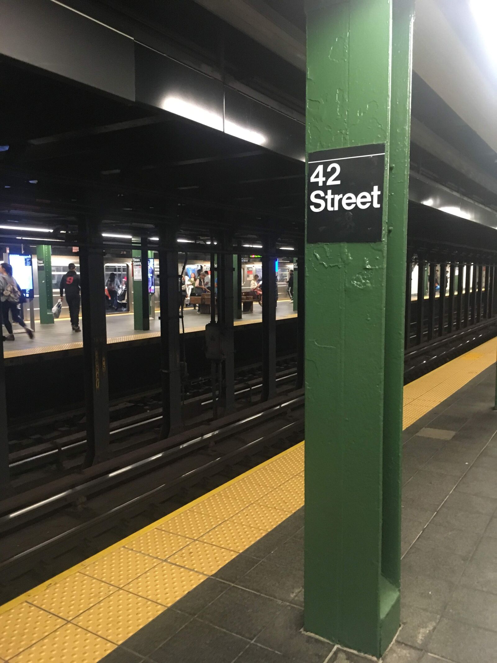 iPhone SE back camera 4.15mm f/2.2 sample photo. New york, subway station photography