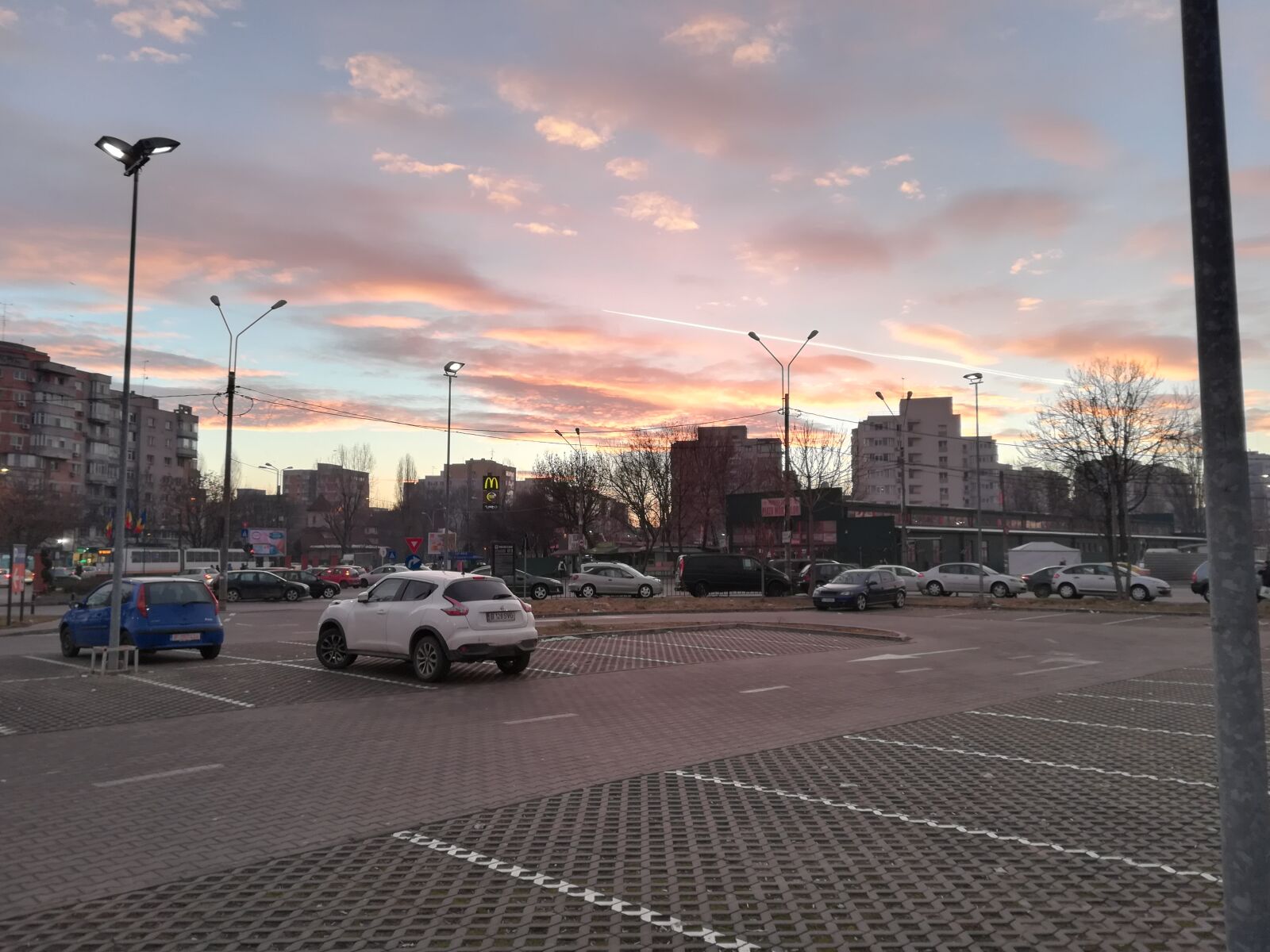 HUAWEI P10 lite sample photo. City, car, dusk photography