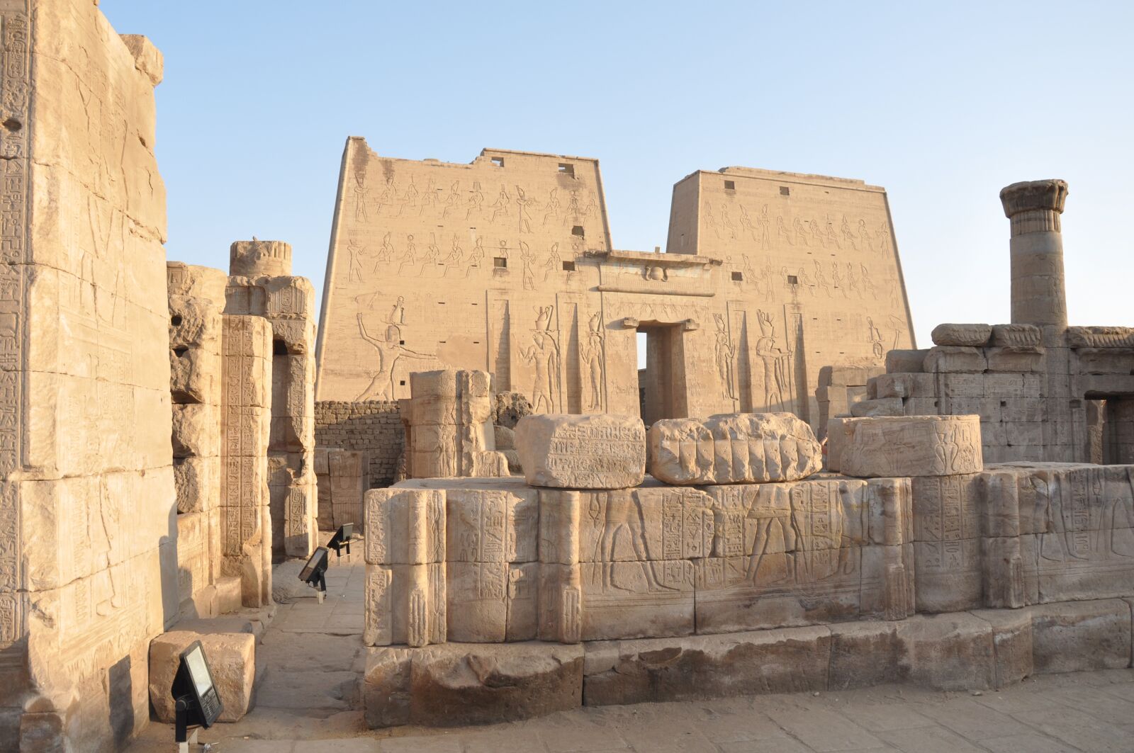 Nikon D90 sample photo. Egypt, temple, hieroglyphs photography