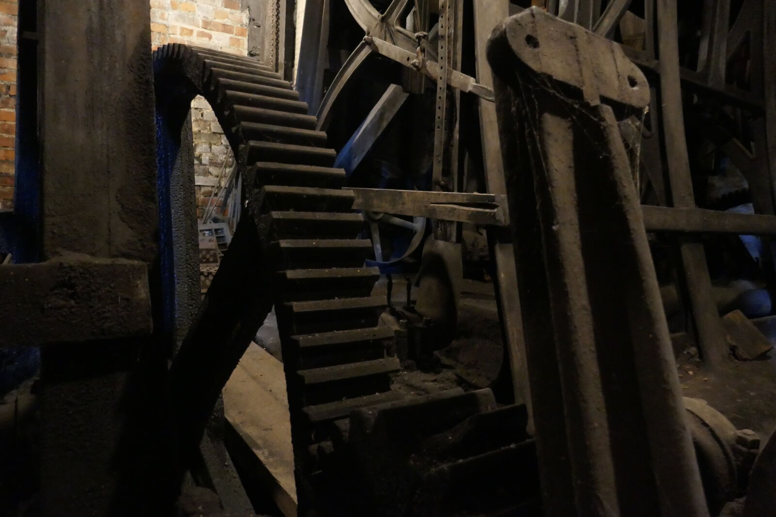 Panasonic Lumix DMC-ZS100 (Lumix DMC-TZ100) sample photo. Gears, machinery photography
