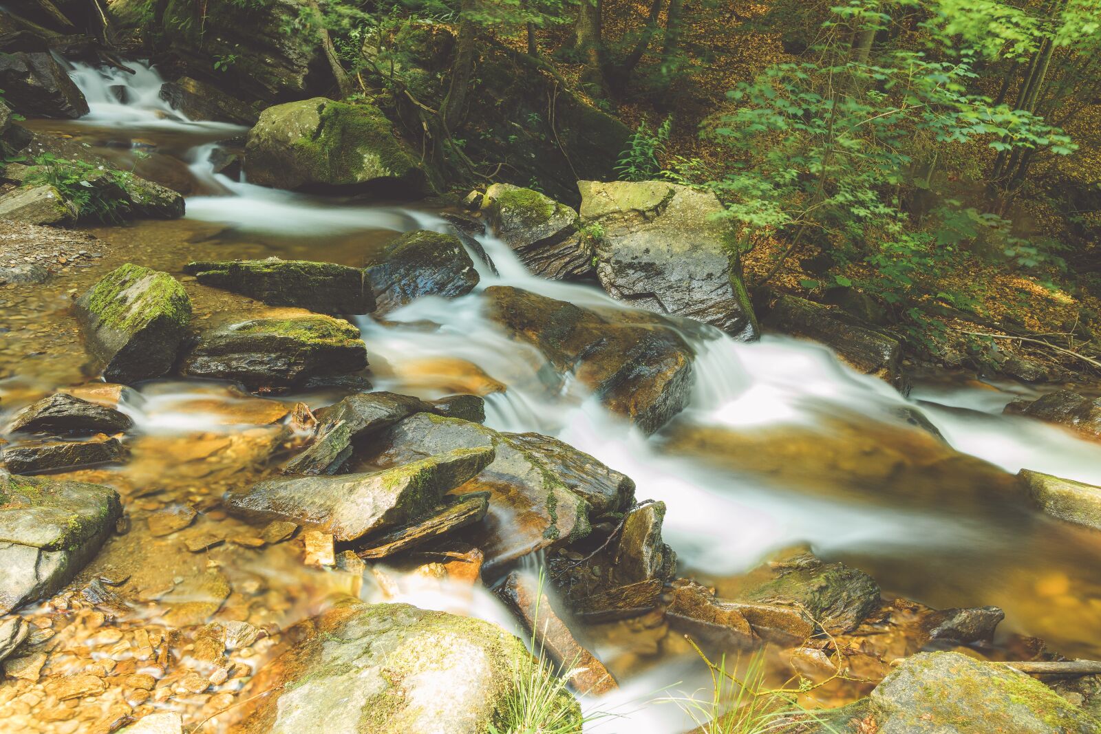 Canon EOS 200D (EOS Rebel SL2 / EOS Kiss X9) sample photo. Outdoor, waterfall, landscape photography