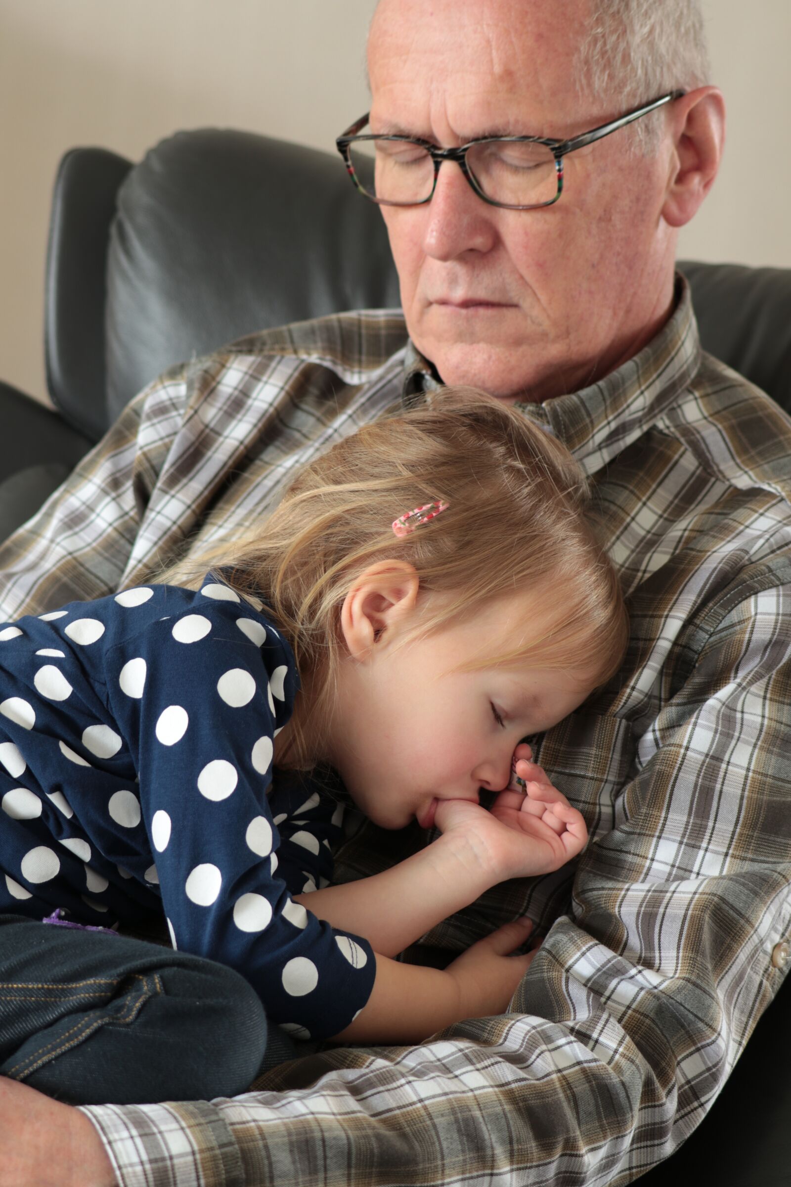 Canon EF 70-300 F4-5.6 IS II USM sample photo. Grandfather, sleep, grandchild photography