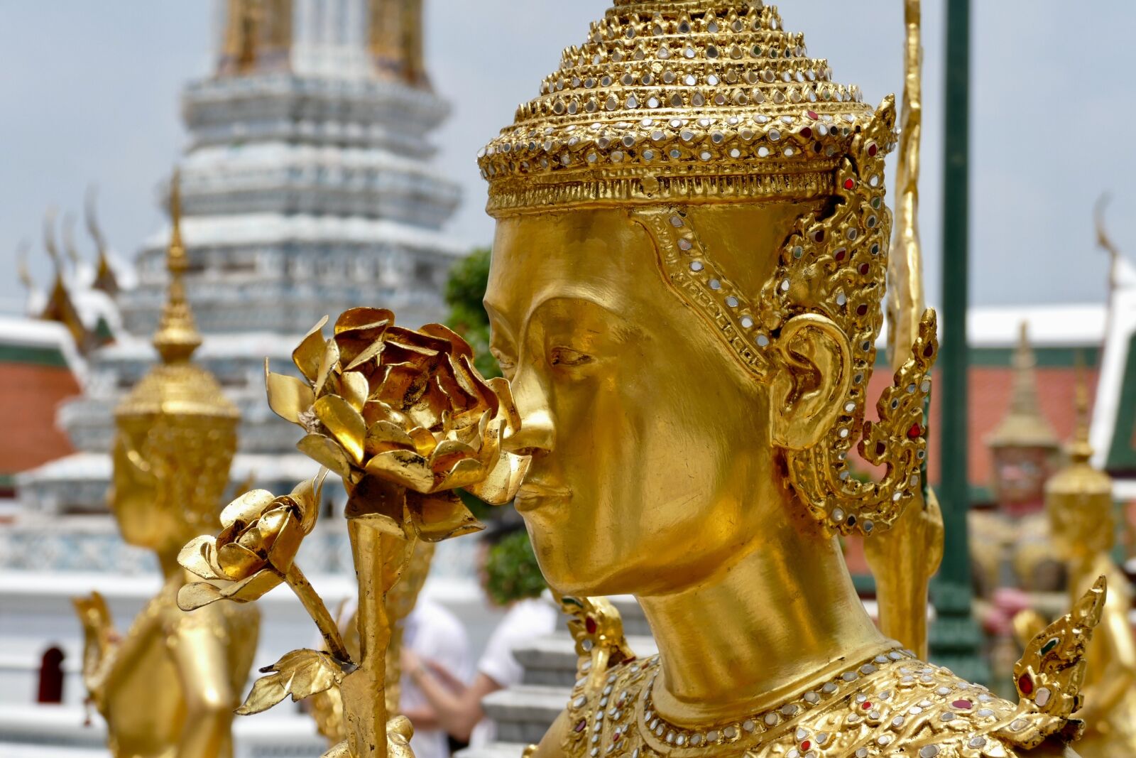 Panasonic Lumix DMC-FZ1000 sample photo. Golden, buddha, wat photography