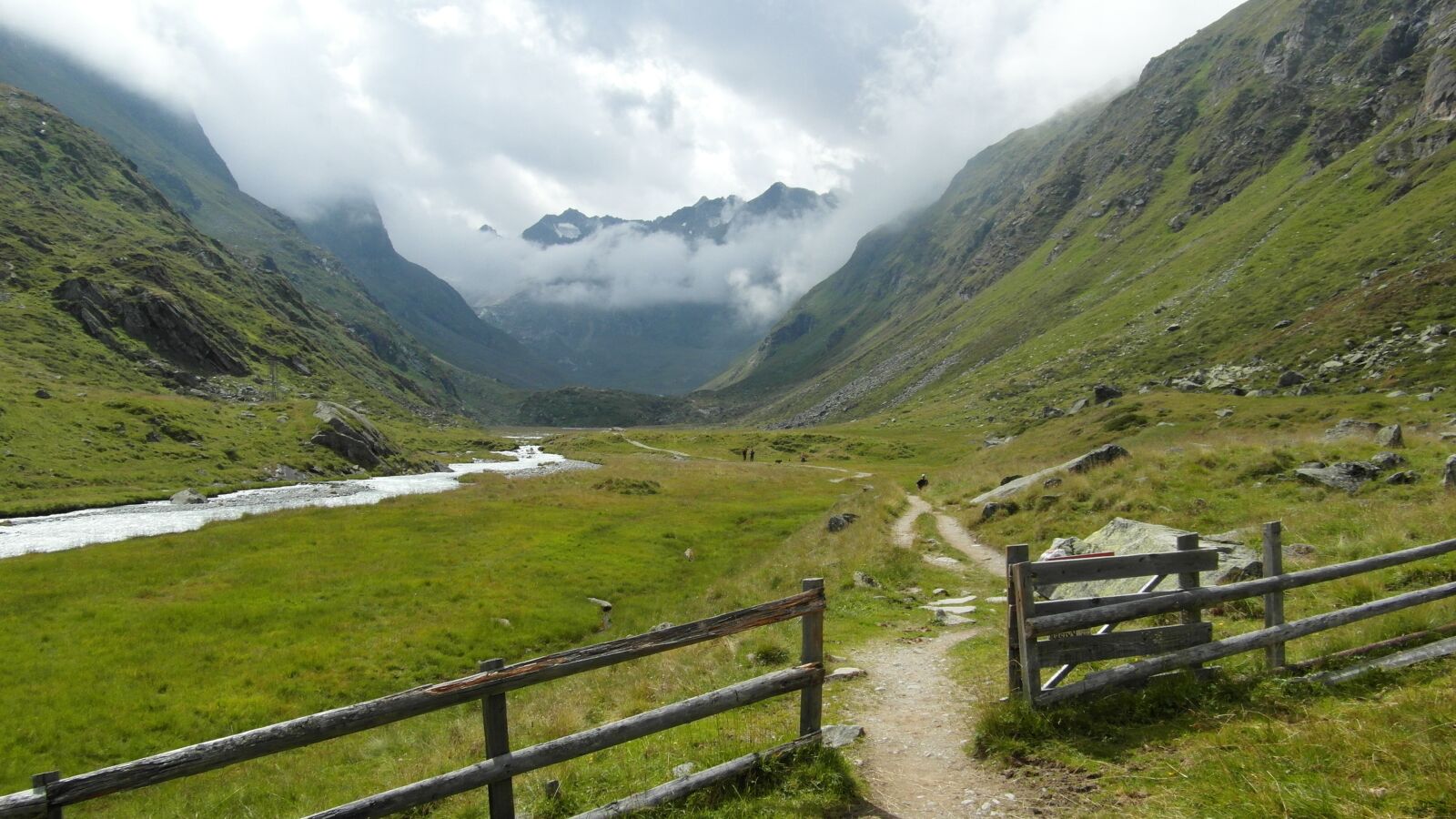 Samsung WB750 sample photo. Mountain, valley, landscape photography