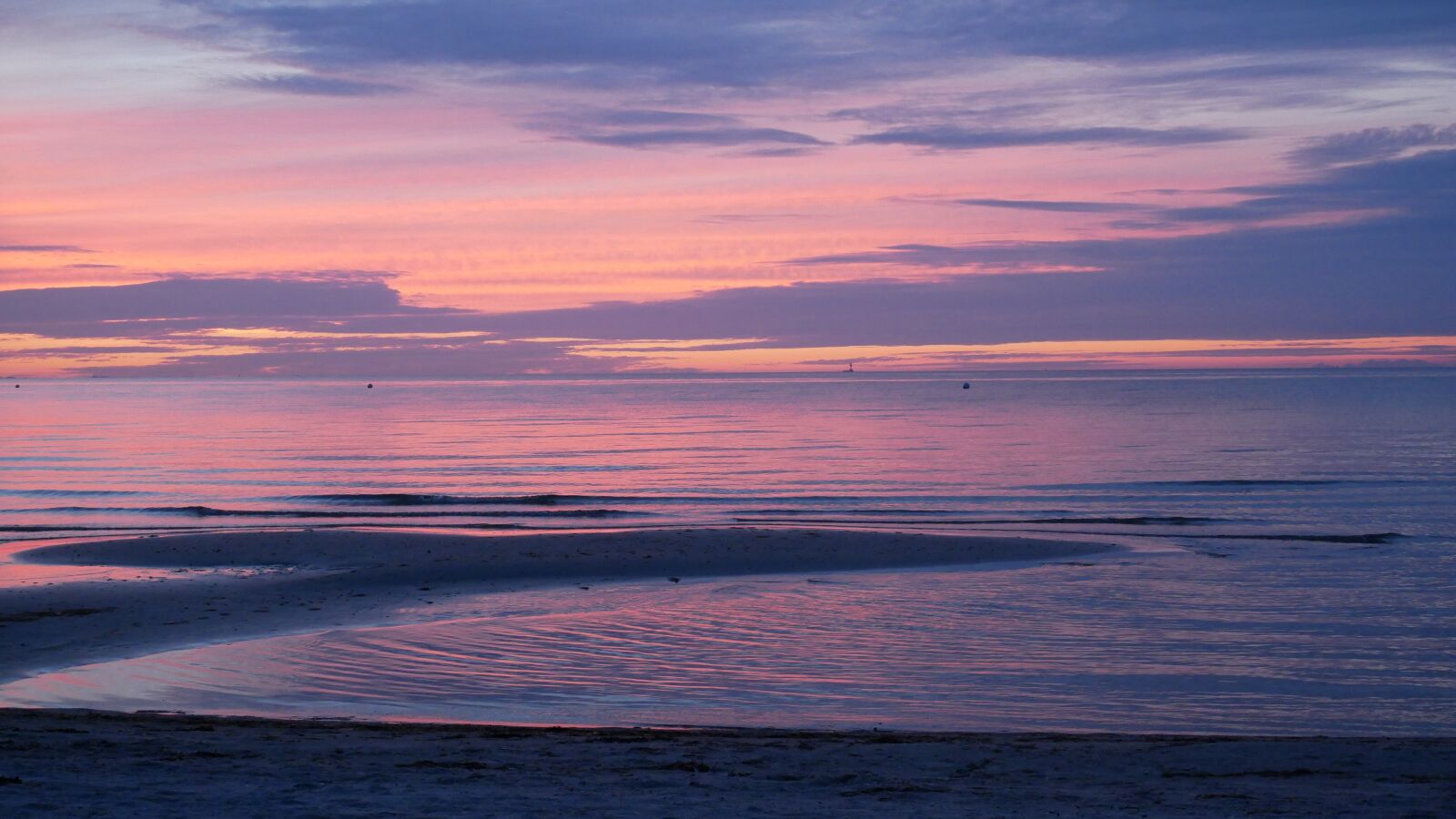 Panasonic Lumix DC-GX850 (Lumix DC-GX800 / Lumix DC-GF9) sample photo. Sand, beach, sunset photography