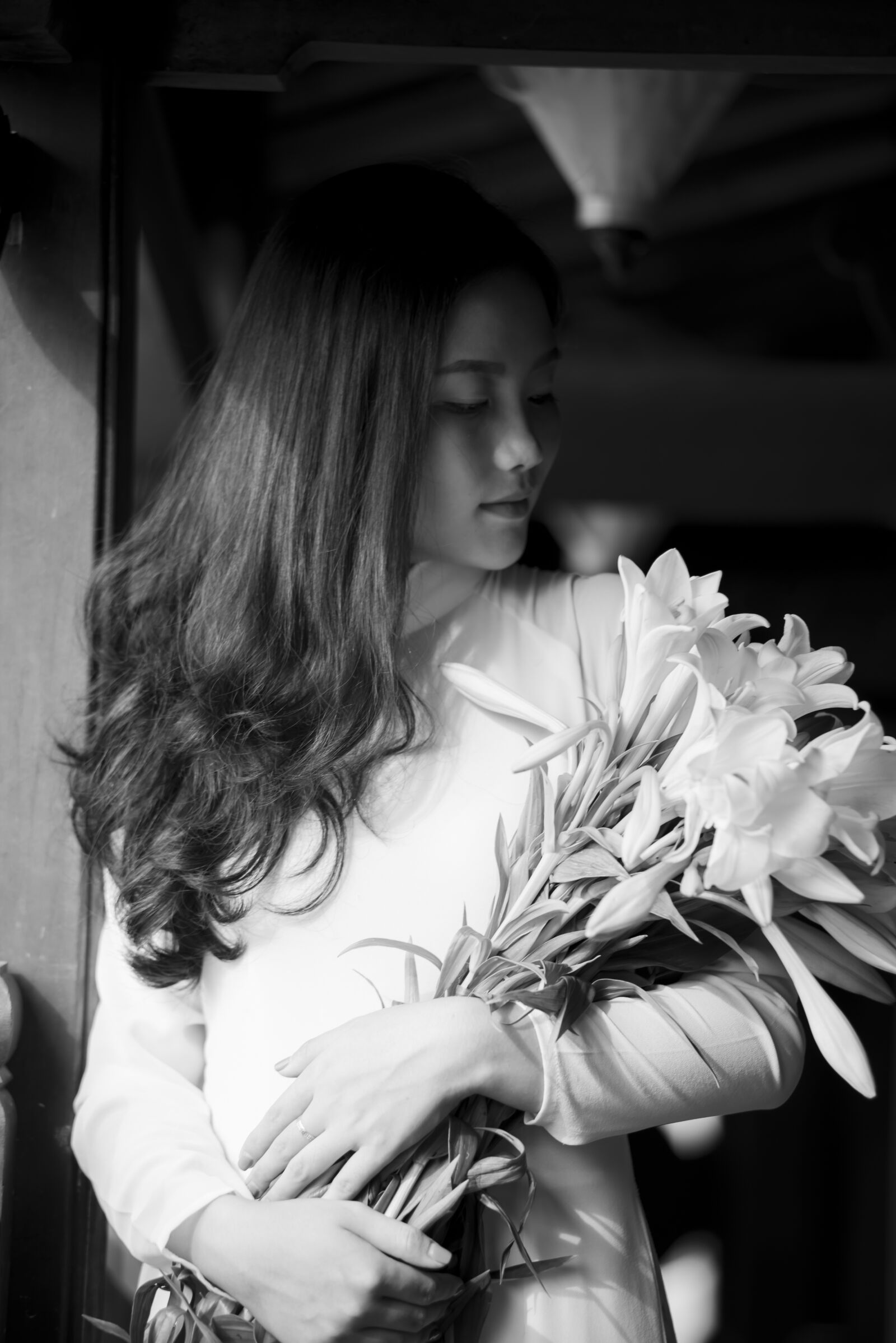 Nikon D750 sample photo. Woman, flowers, bouquet photography