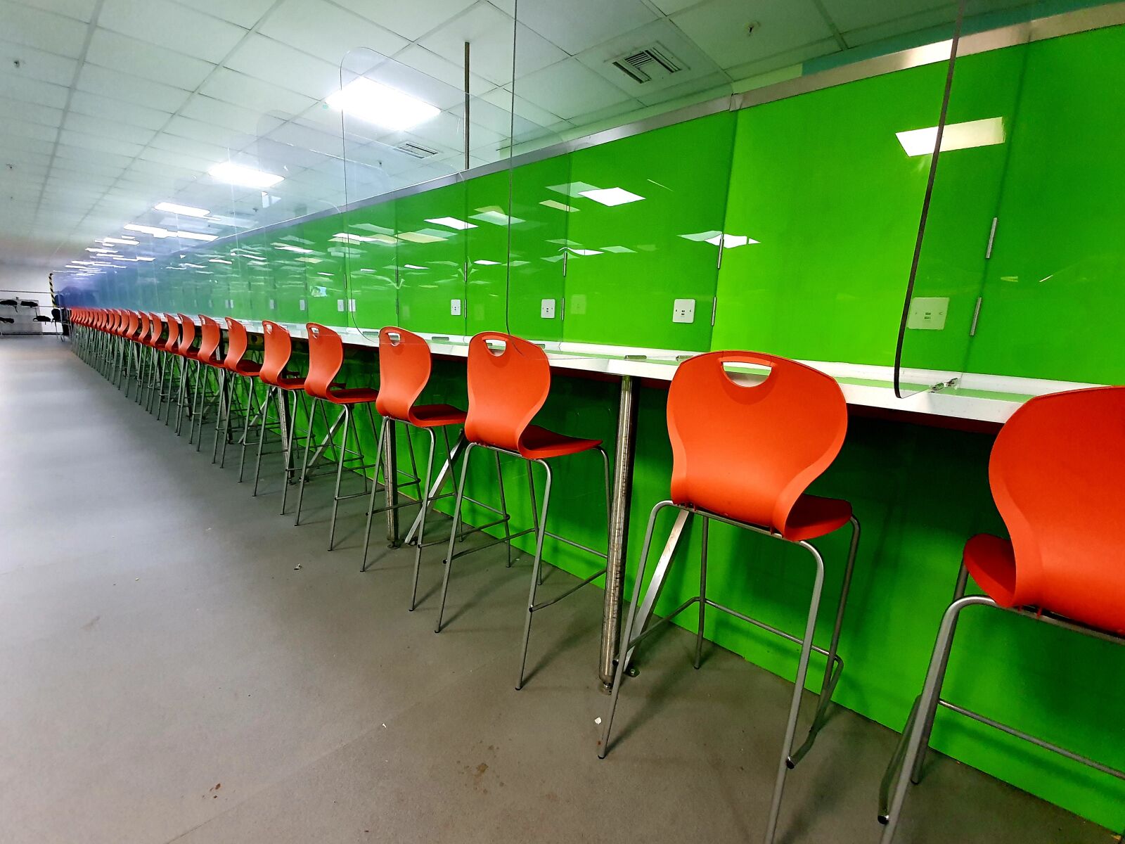 Samsung SM-G973F sample photo. Green, chairs, orange photography