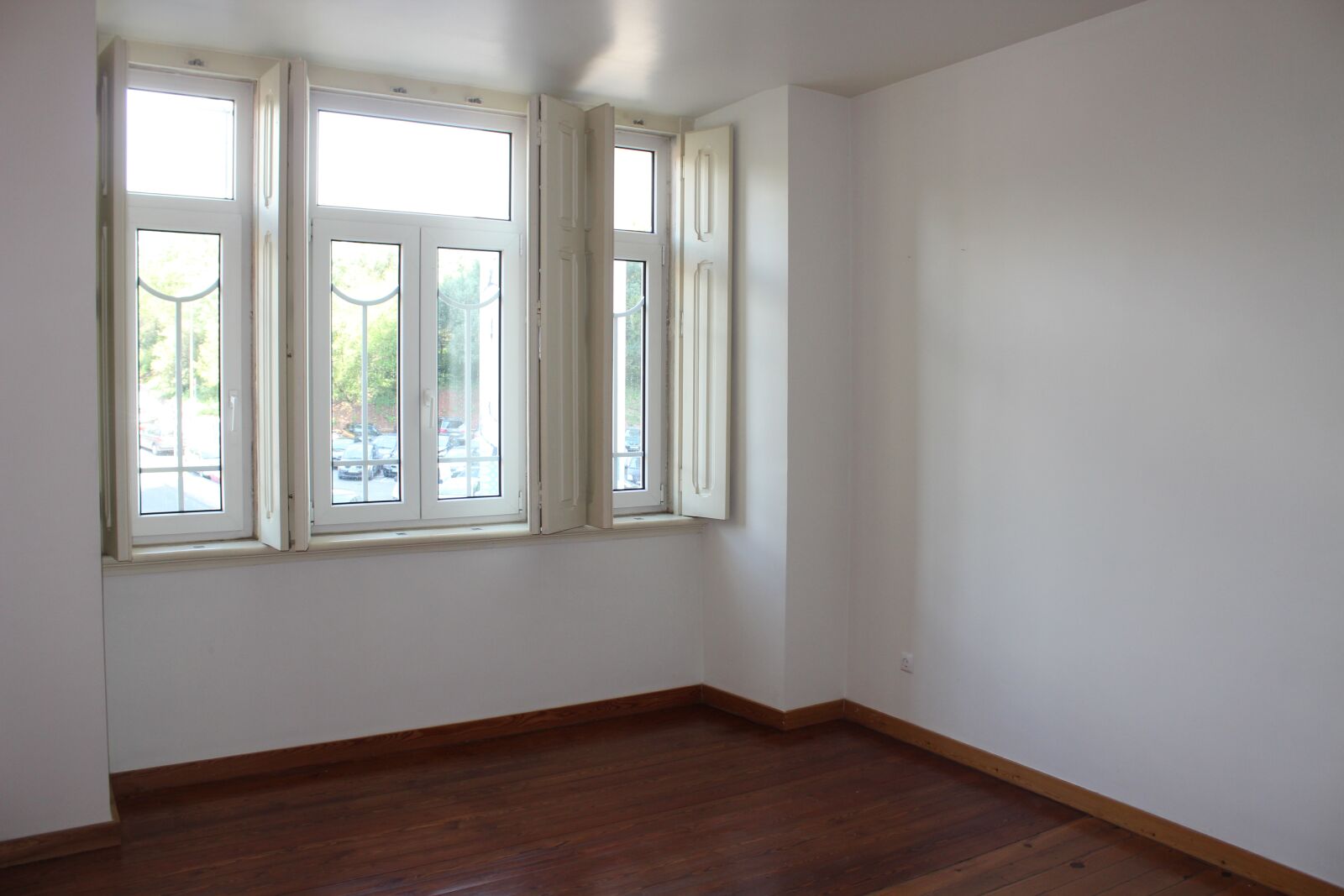 Canon EOS 600D (Rebel EOS T3i / EOS Kiss X5) sample photo. House, apartment, window photography