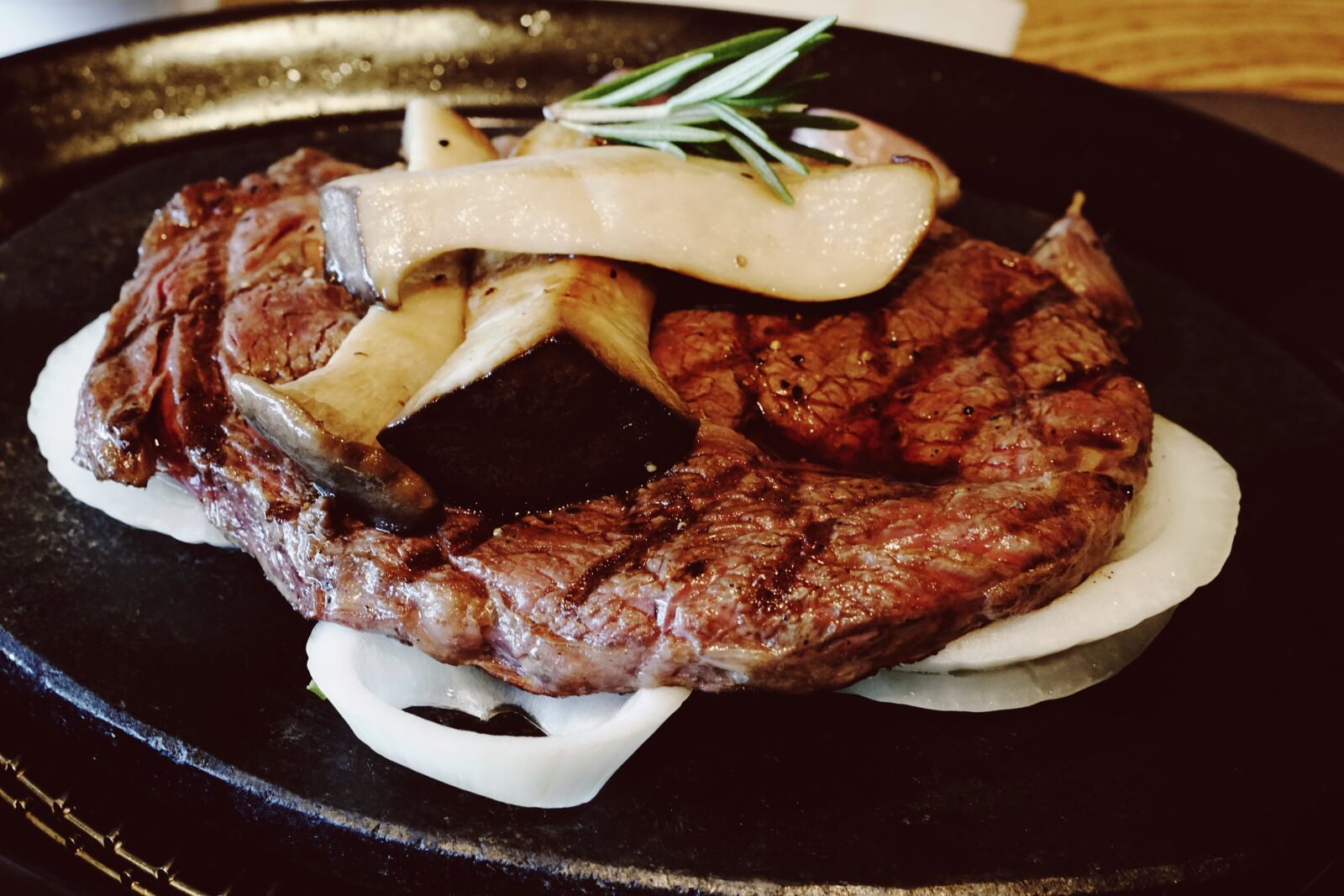 Sony a6300 + E 50mm F1.8 OSS sample photo. Steak, meat, dining photography
