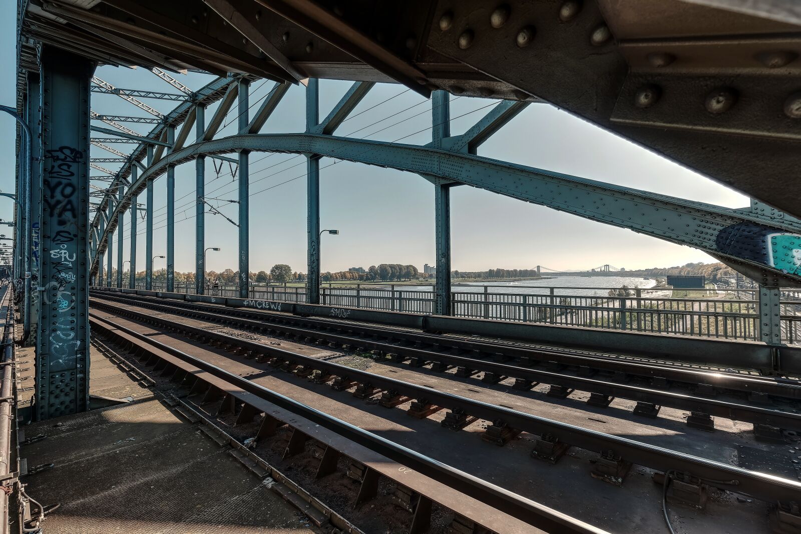 Fujifilm X-T2 + Fujifilm XF 10-24mm F4 R OIS sample photo. Cologne, railway bridge, rhine photography