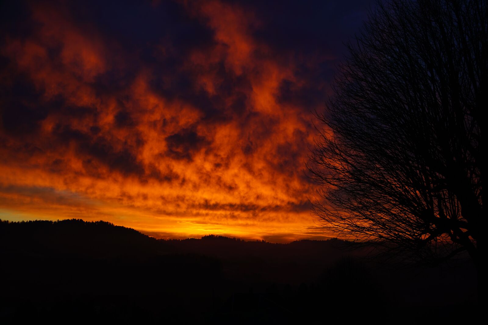 Sony a7R II + Sony FE 24-240mm F3.5-6.3 OSS sample photo. Sunset, sky, abendstimmung photography