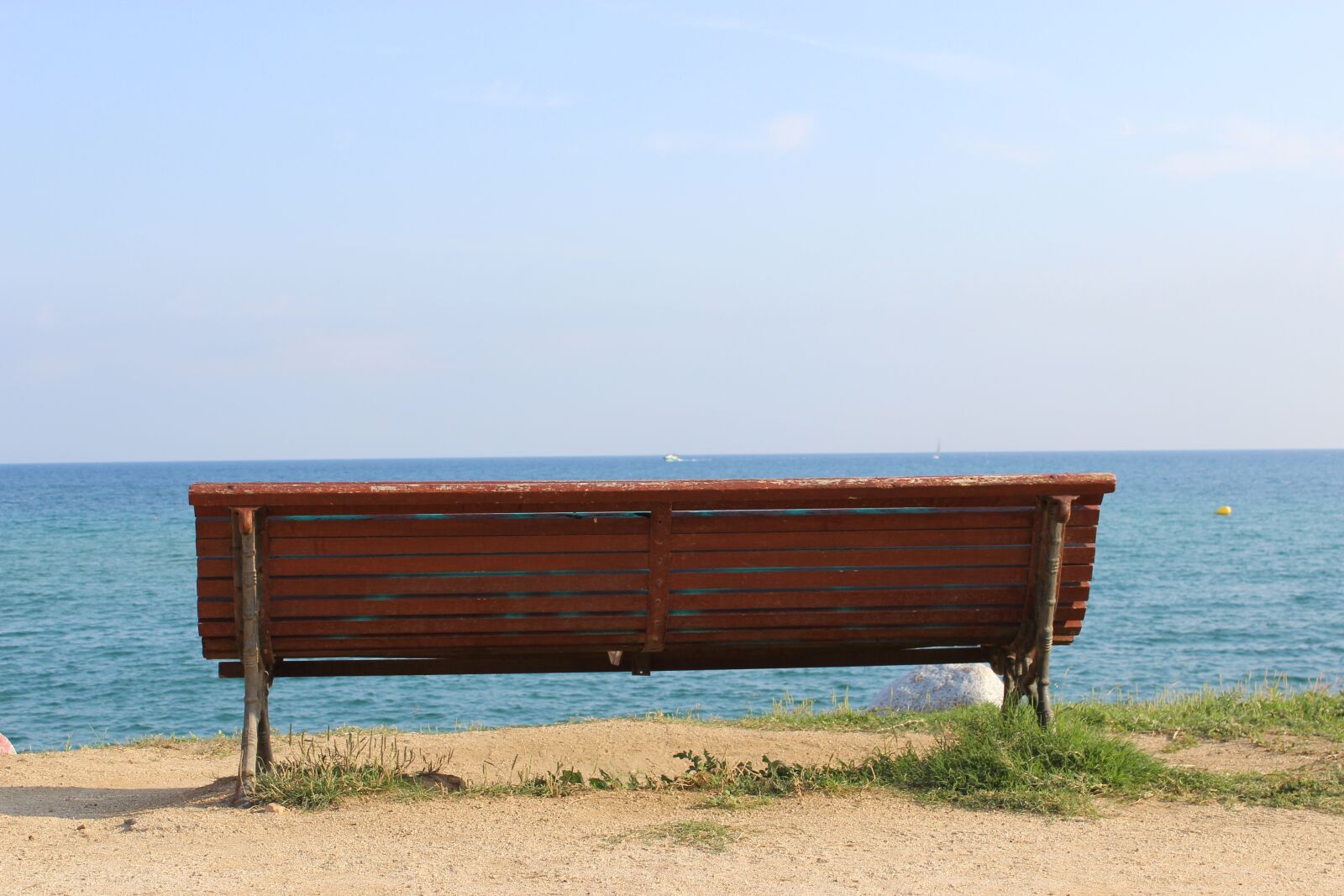 Canon EOS 600D (Rebel EOS T3i / EOS Kiss X5) sample photo. Bench, beach, sea photography