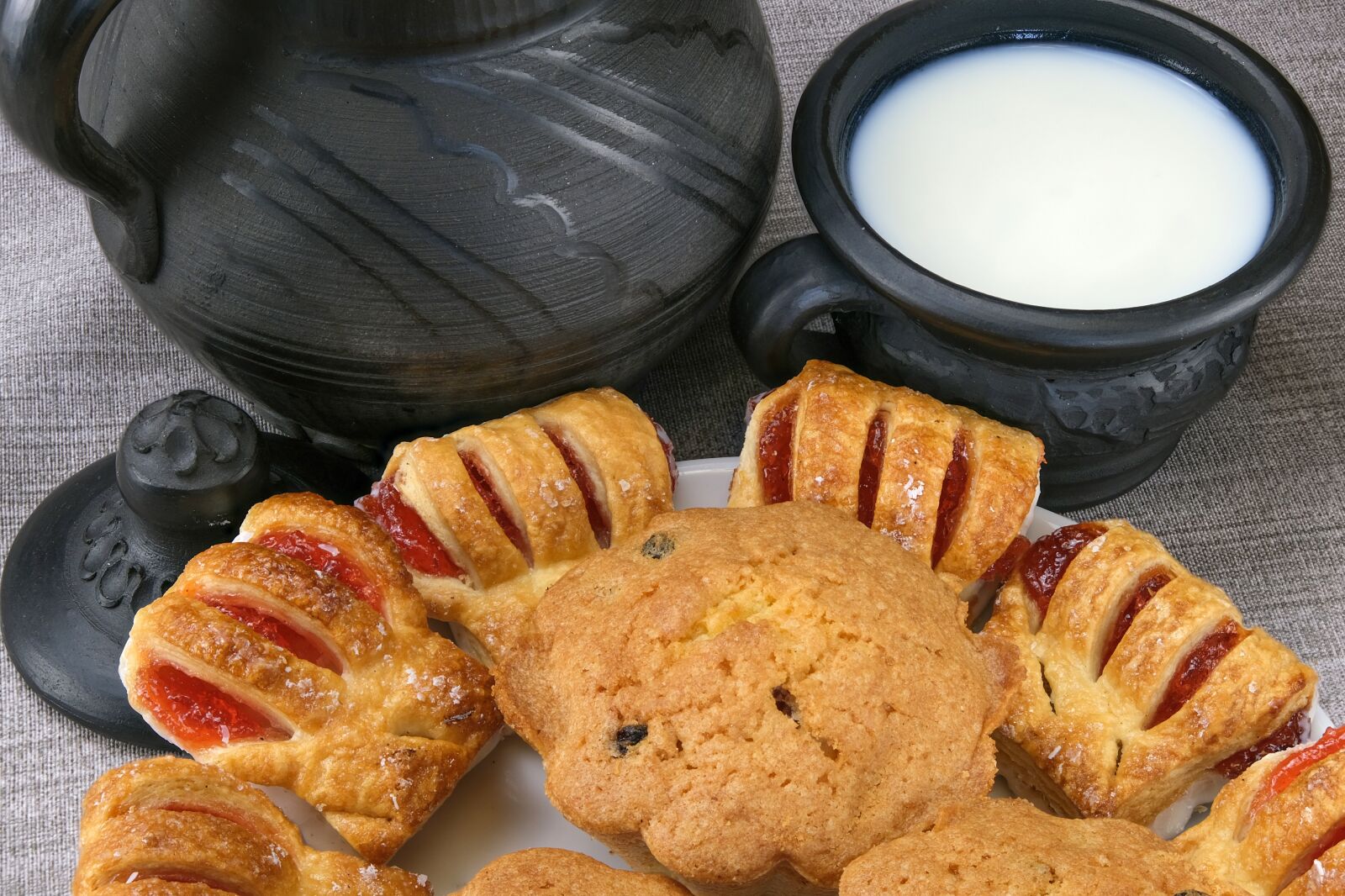 Fujifilm X-T3 sample photo. Milk, breakfast, gingerbread photography