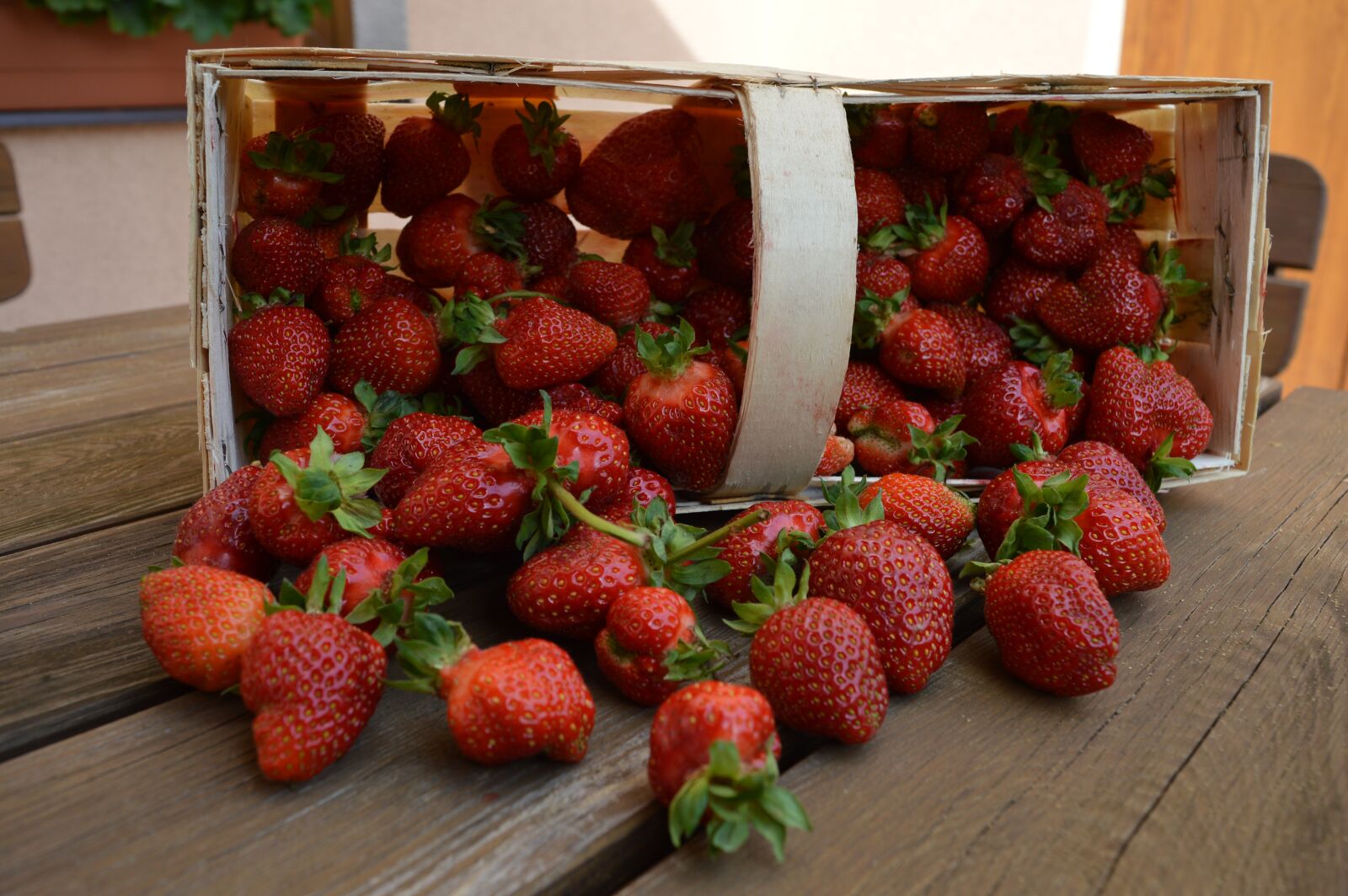 Nikon D3200 sample photo. Strawberries, basket, foodstuffs photography