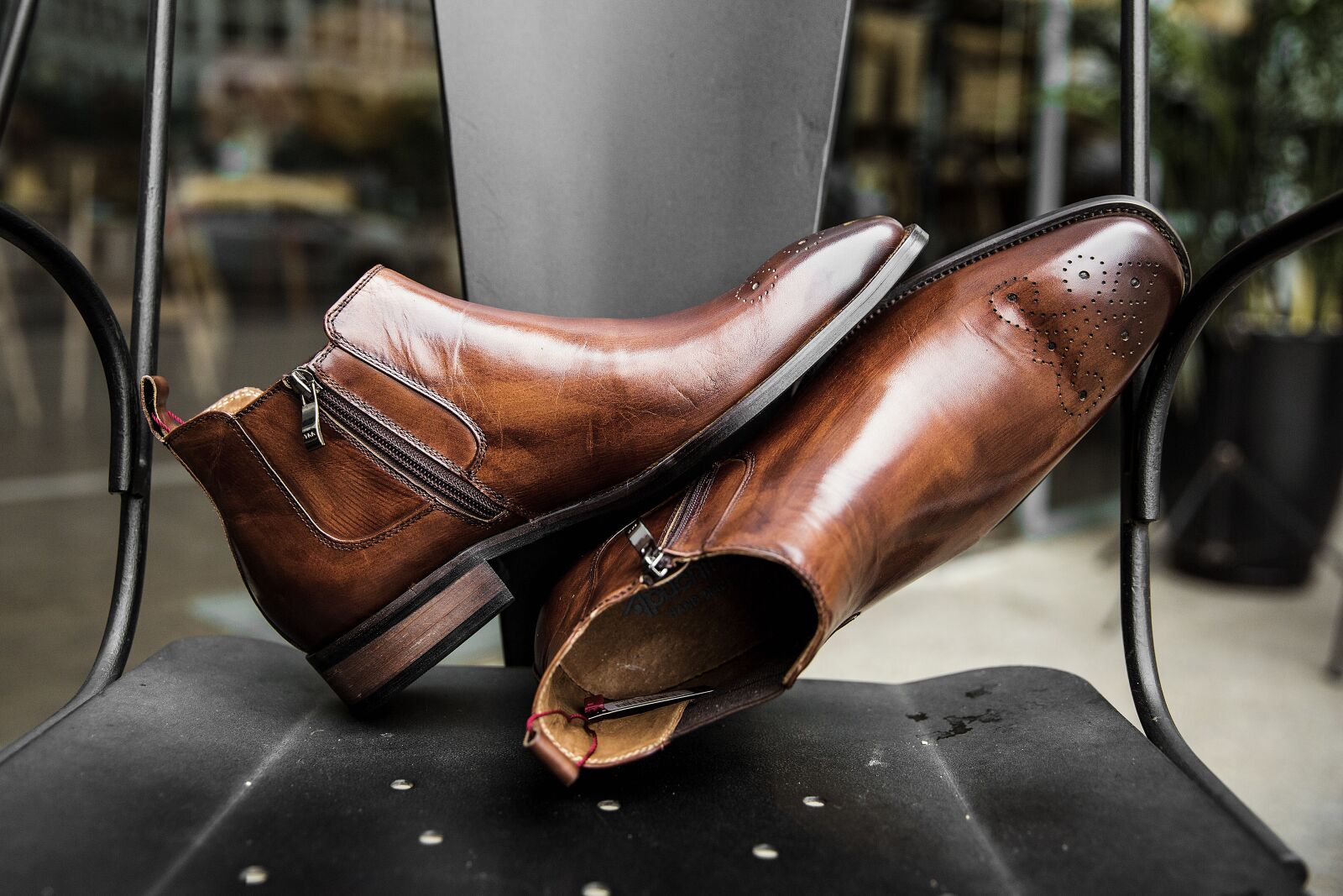 Canon EF 24-70mm F2.8L II USM sample photo. Shoes men, shoe, shine photography