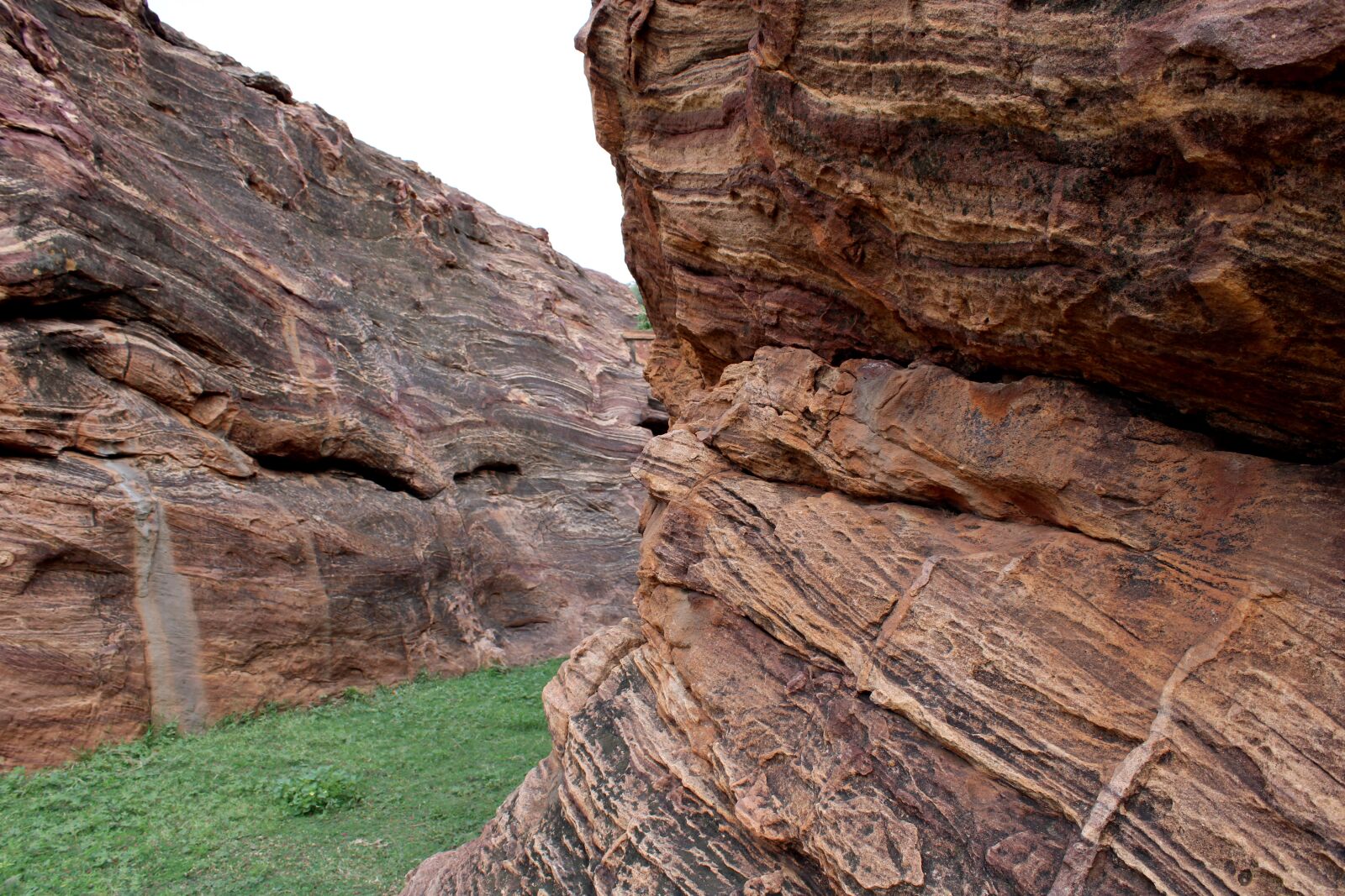 Canon EOS 2000D (EOS Rebel T7 / EOS Kiss X90 / EOS 1500D) sample photo. Badami rock hill, badami photography