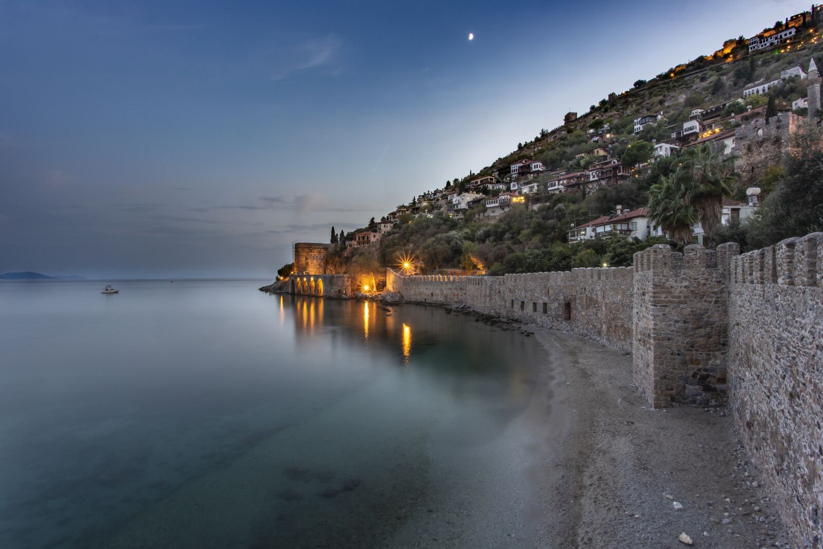 Canon EOS 5D Mark III + Canon EF 17-40mm F4L USM sample photo. Alanya, night, k z photography